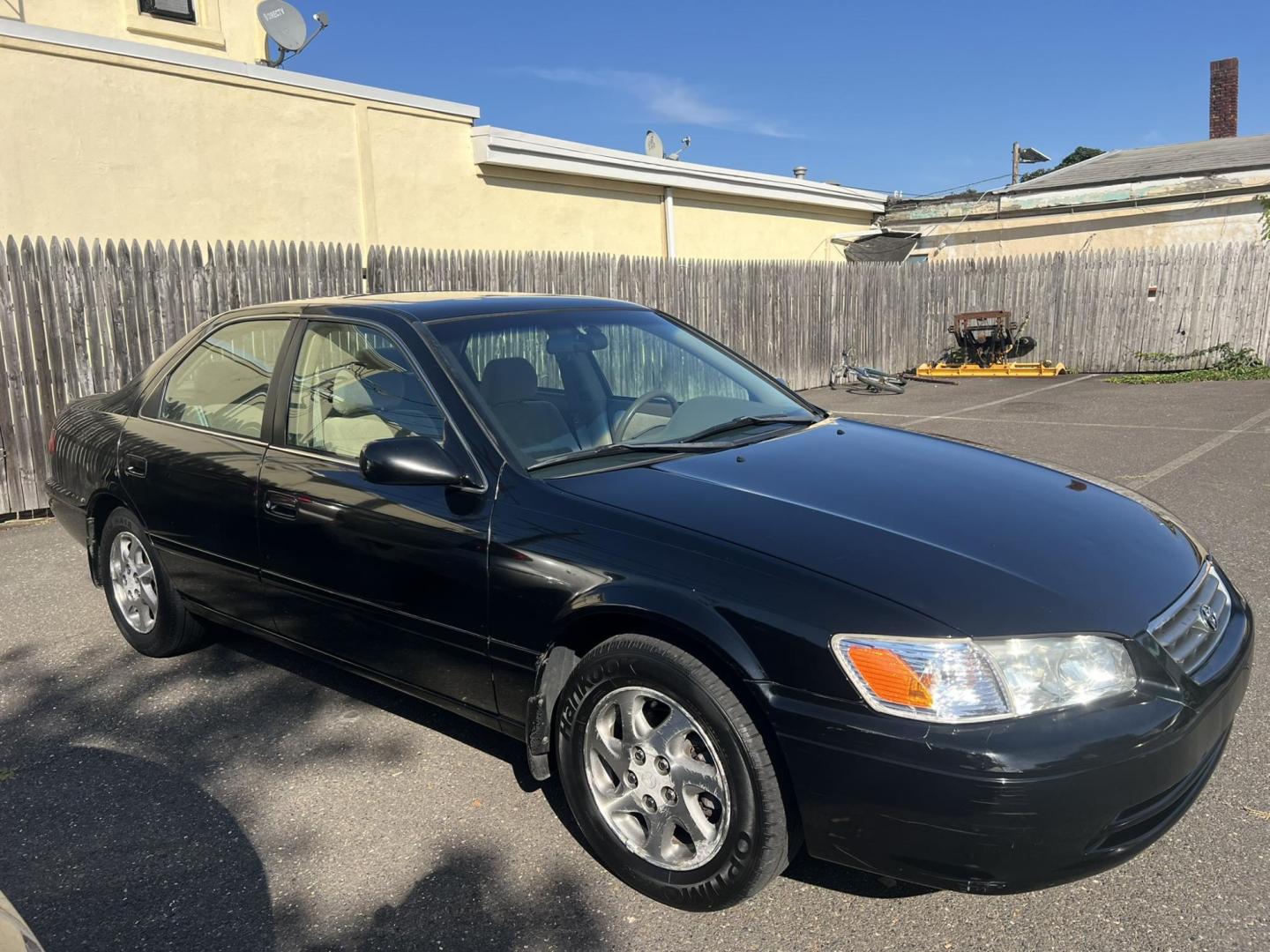 2001 BLACK /beige Toyota Camry CE (4T1BG28K01U) with an 2.2L L4 DOHC 16V engine, located at 1018 Brunswick Ave, Trenton, NJ, 08638, (609) 989-0900, 40.240086, -74.748085 - Photo#1