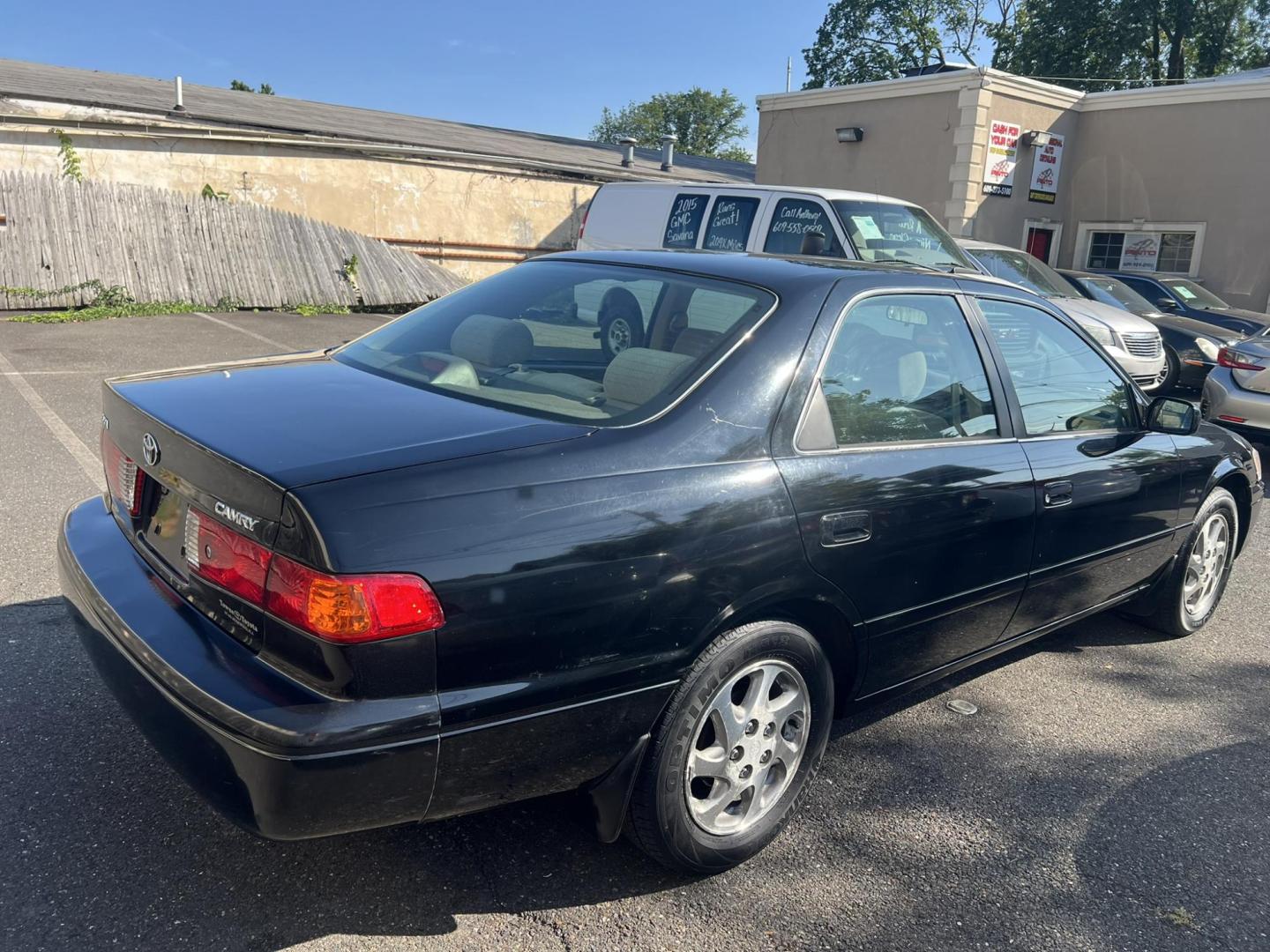 2001 BLACK /beige Toyota Camry CE (4T1BG28K01U) with an 2.2L L4 DOHC 16V engine, located at 1018 Brunswick Ave, Trenton, NJ, 08638, (609) 989-0900, 40.240086, -74.748085 - Photo#2