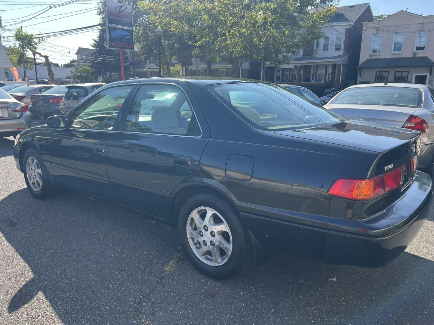 2001 BLACK /beige Toyota Camry CE (4T1BG28K01U) with an 2.2L L4 DOHC 16V engine, located at 1018 Brunswick Ave, Trenton, NJ, 08638, (609) 989-0900, 40.240086, -74.748085 - Photo#5