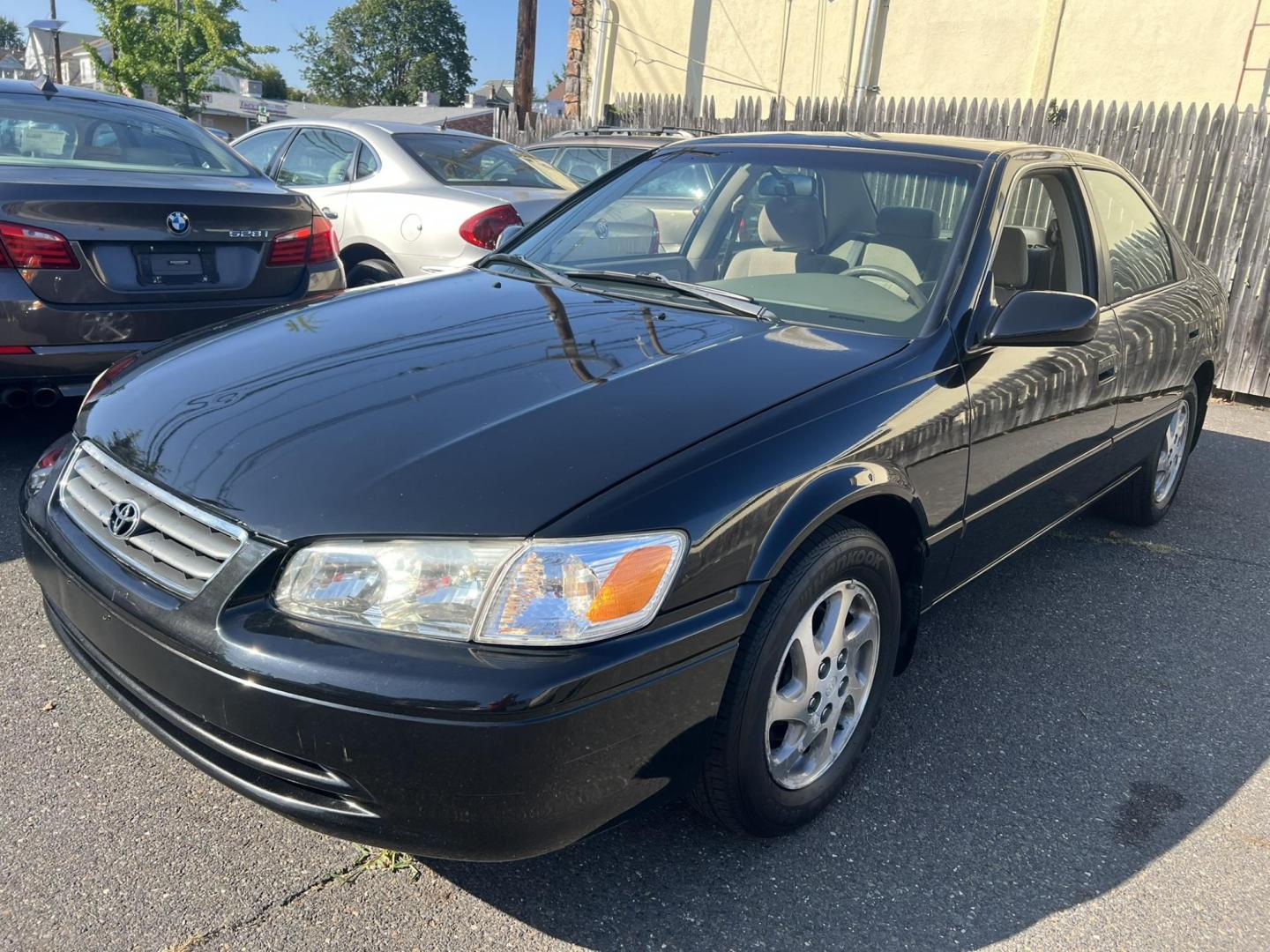 2001 BLACK /beige Toyota Camry CE (4T1BG28K01U) with an 2.2L L4 DOHC 16V engine, located at 1018 Brunswick Ave, Trenton, NJ, 08638, (609) 989-0900, 40.240086, -74.748085 - Photo#6