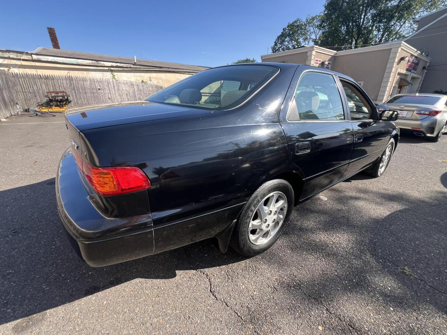 2001 BLACK /beige Toyota Camry CE (4T1BG28K01U) with an 2.2L L4 DOHC 16V engine, located at 1018 Brunswick Ave, Trenton, NJ, 08638, (609) 989-0900, 40.240086, -74.748085 - Photo#8
