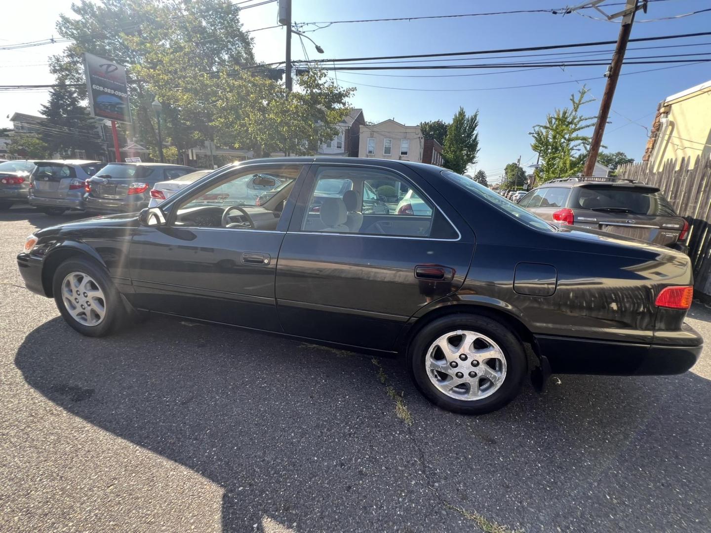 2001 BLACK /beige Toyota Camry CE (4T1BG28K01U) with an 2.2L L4 DOHC 16V engine, located at 1018 Brunswick Ave, Trenton, NJ, 08638, (609) 989-0900, 40.240086, -74.748085 - Photo#7