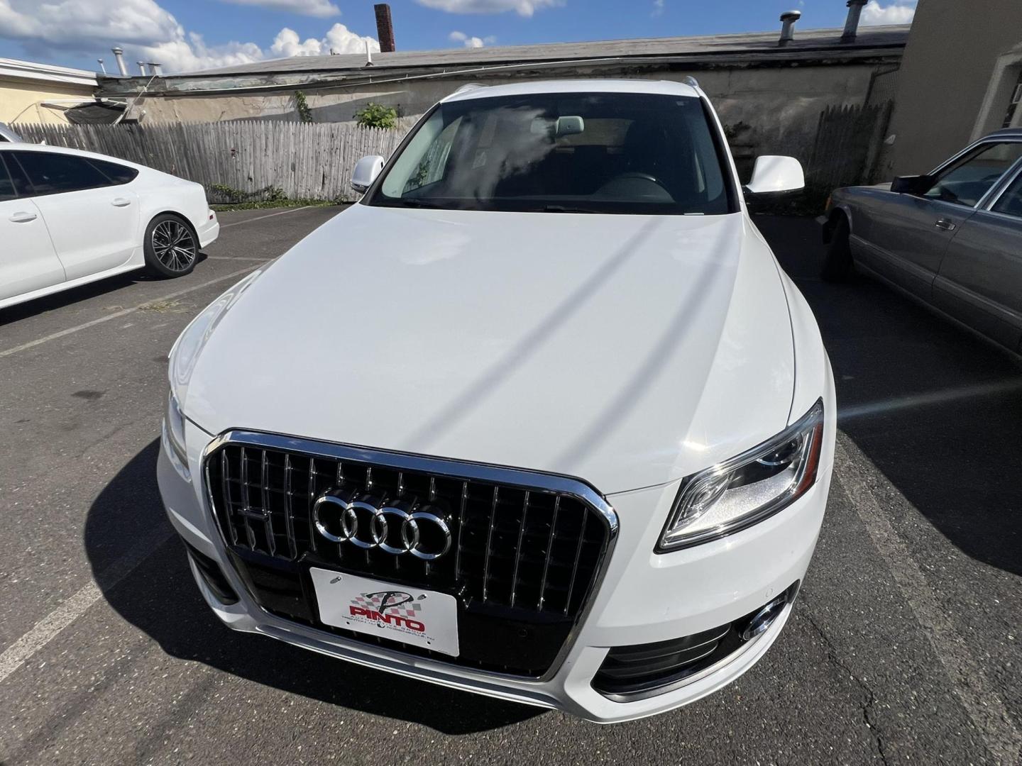 2016 White /Black Leather Audi Q5 2.0T Premium Plus quattro (WA1L2AFPXGA) with an 2.0L L4 DOHC 16V engine, 8A transmission, located at 1018 Brunswick Ave, Trenton, NJ, 08638, (609) 989-0900, 40.240086, -74.748085 - Photo#1