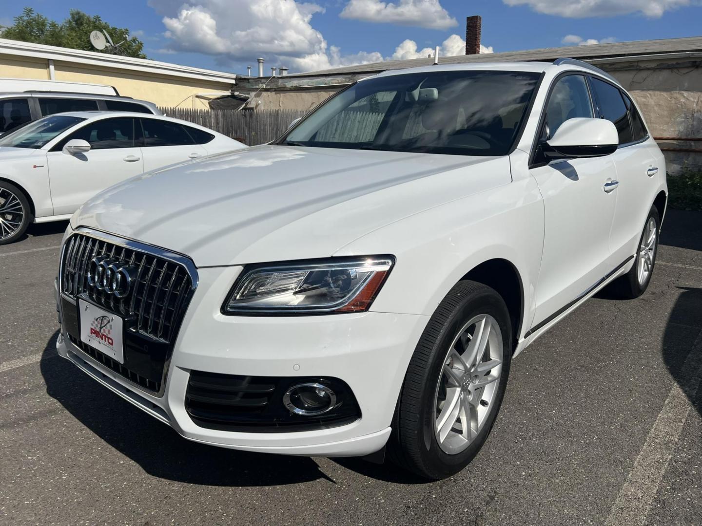 2016 White /Black Leather Audi Q5 2.0T Premium Plus quattro (WA1L2AFPXGA) with an 2.0L L4 DOHC 16V engine, 8A transmission, located at 1018 Brunswick Ave, Trenton, NJ, 08638, (609) 989-0900, 40.240086, -74.748085 - Photo#2