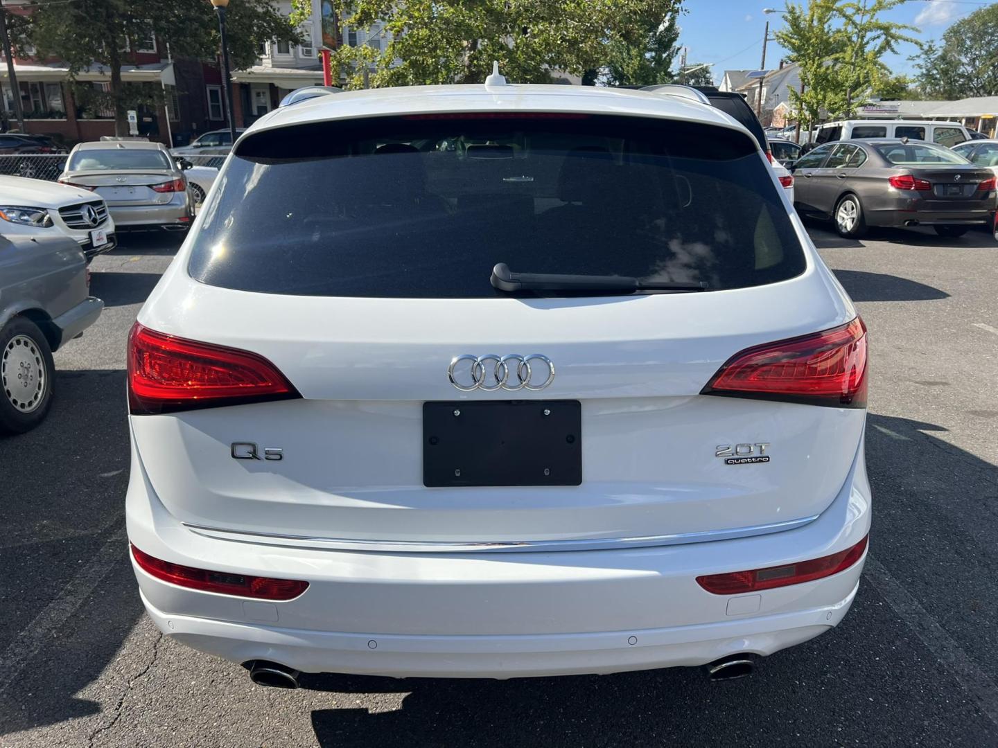 2016 White /Black Leather Audi Q5 2.0T Premium Plus quattro (WA1L2AFPXGA) with an 2.0L L4 DOHC 16V engine, 8A transmission, located at 1018 Brunswick Ave, Trenton, NJ, 08638, (609) 989-0900, 40.240086, -74.748085 - Photo#5