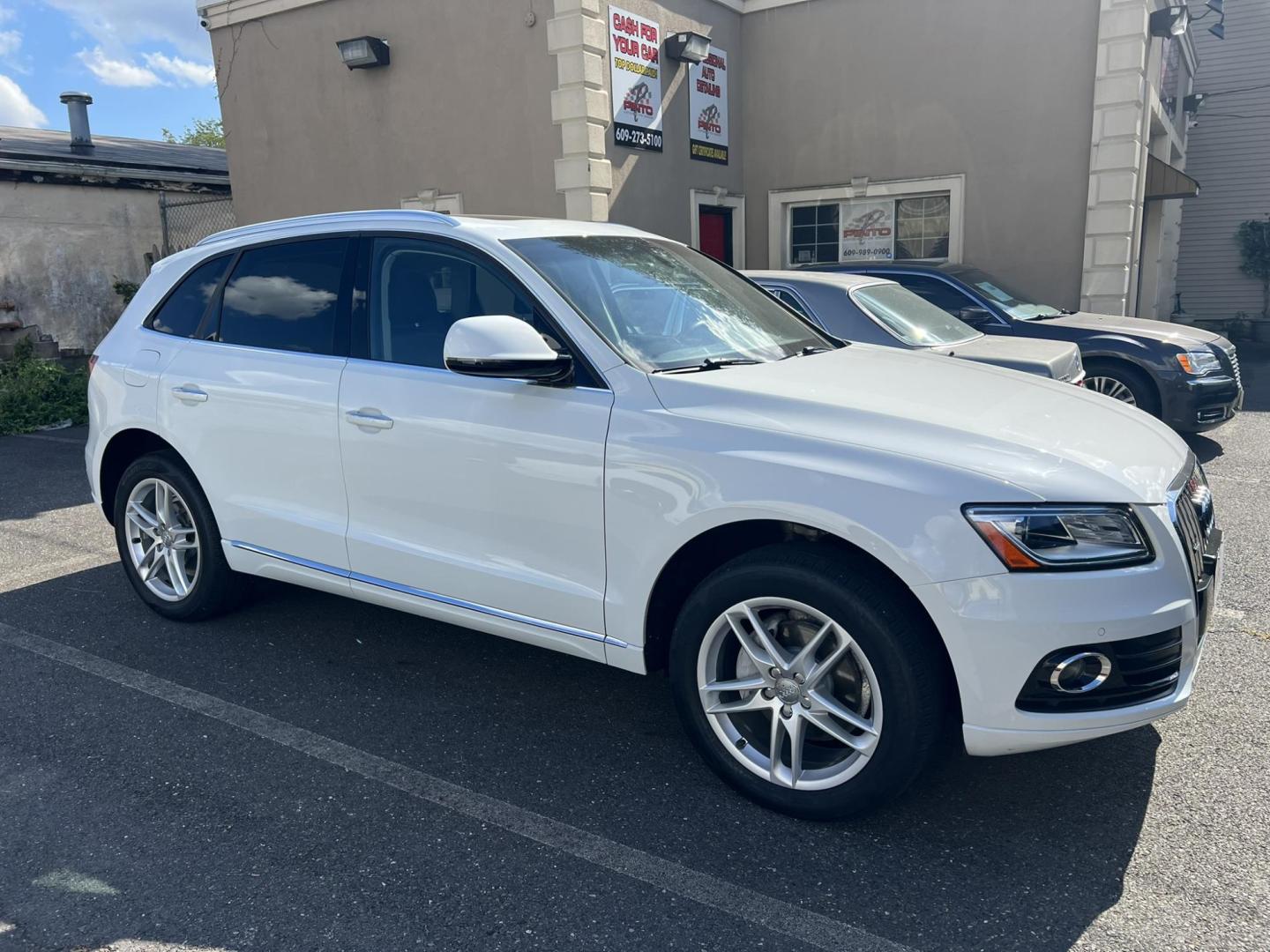2016 White /Black Leather Audi Q5 2.0T Premium Plus quattro (WA1L2AFPXGA) with an 2.0L L4 DOHC 16V engine, 8A transmission, located at 1018 Brunswick Ave, Trenton, NJ, 08638, (609) 989-0900, 40.240086, -74.748085 - Photo#6