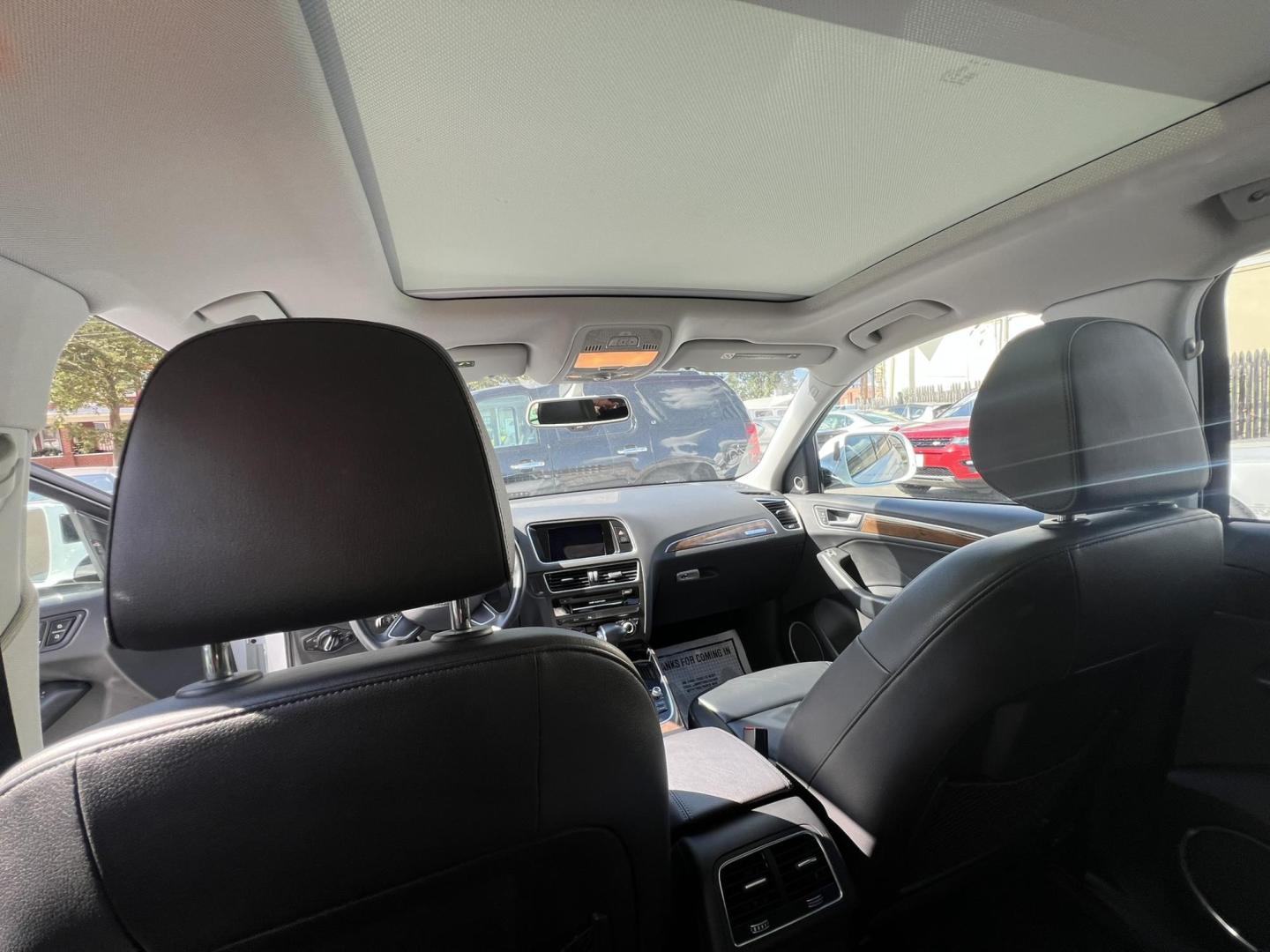 2016 White /Black Leather Audi Q5 2.0T Premium Plus quattro (WA1L2AFPXGA) with an 2.0L L4 DOHC 16V engine, 8A transmission, located at 1018 Brunswick Ave, Trenton, NJ, 08638, (609) 989-0900, 40.240086, -74.748085 - Photo#8