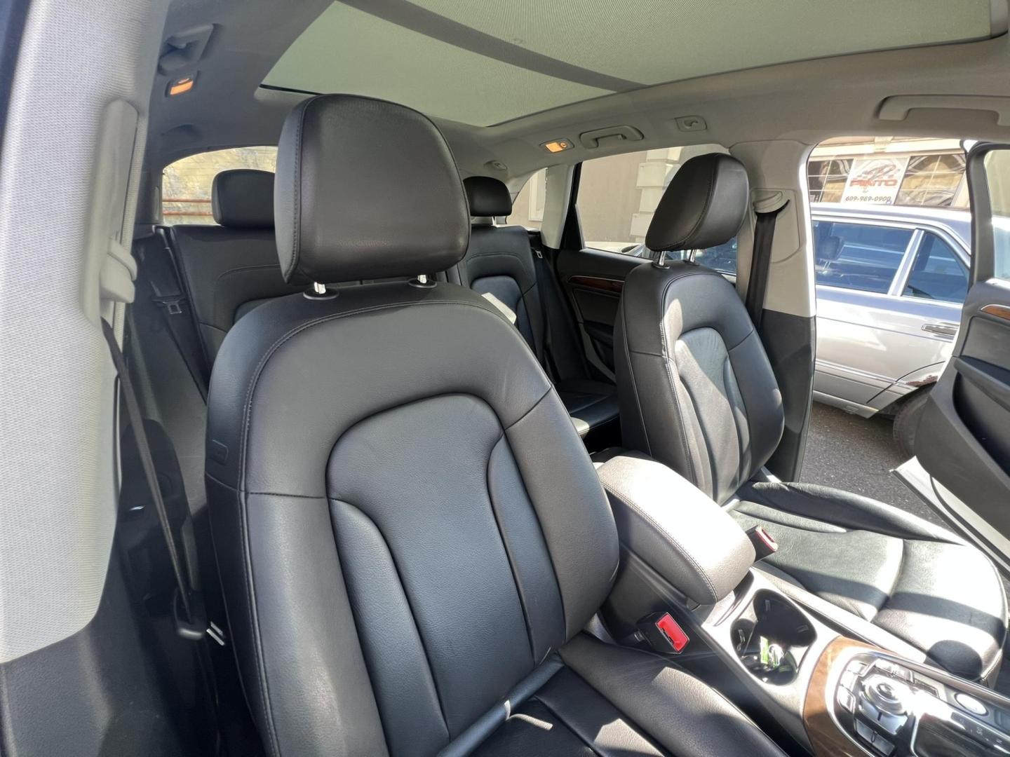 2016 White /Black Leather Audi Q5 2.0T Premium Plus quattro (WA1L2AFPXGA) with an 2.0L L4 DOHC 16V engine, 8A transmission, located at 1018 Brunswick Ave, Trenton, NJ, 08638, (609) 989-0900, 40.240086, -74.748085 - Photo#9