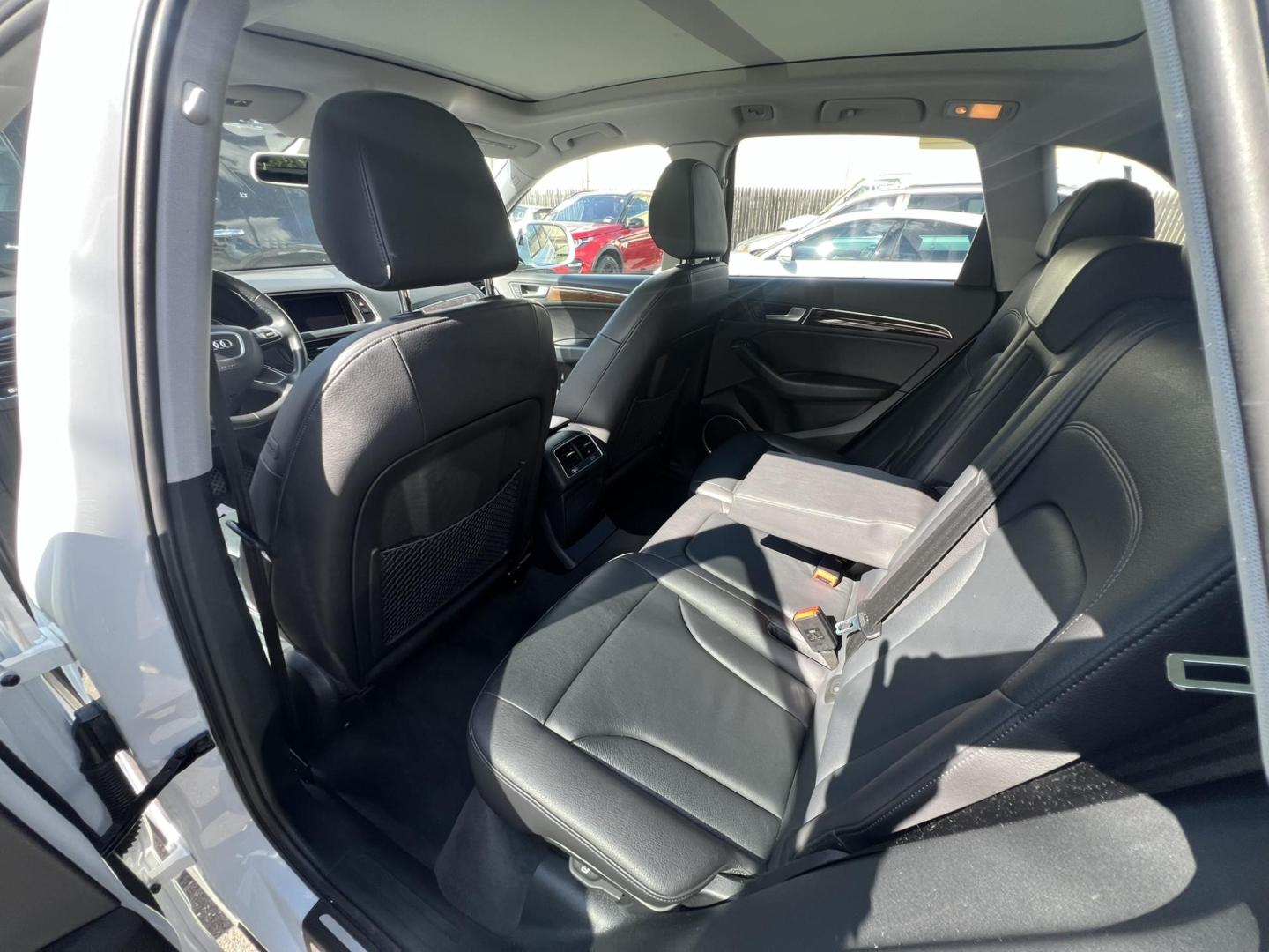 2016 White /Black Leather Audi Q5 2.0T Premium Plus quattro (WA1L2AFPXGA) with an 2.0L L4 DOHC 16V engine, 8A transmission, located at 1018 Brunswick Ave, Trenton, NJ, 08638, (609) 989-0900, 40.240086, -74.748085 - Photo#7