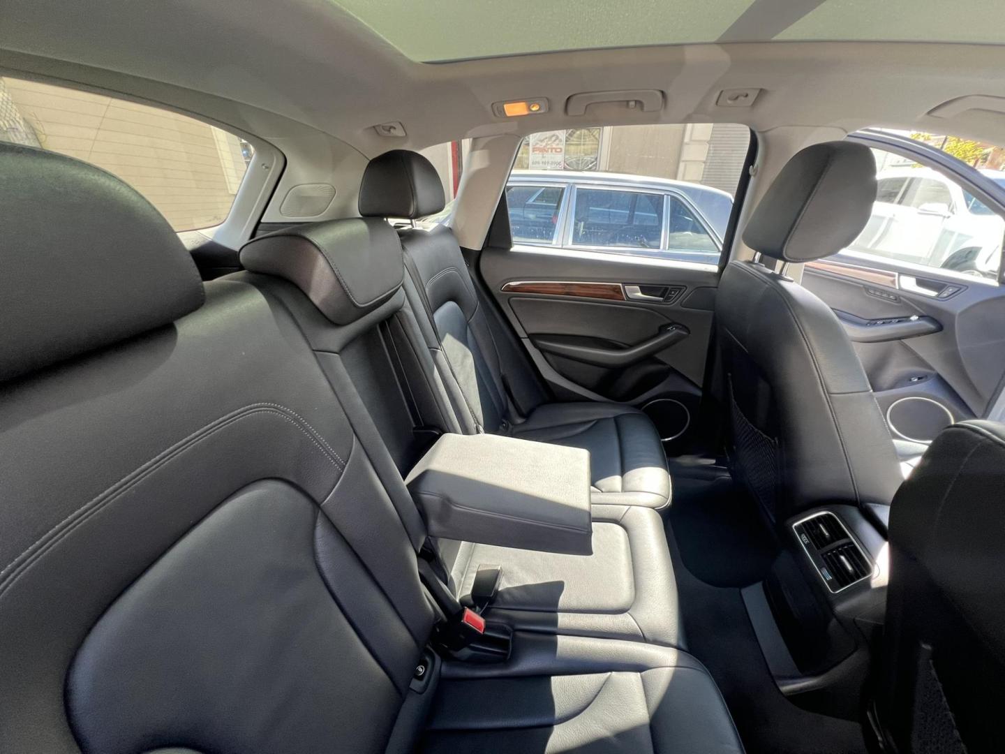 2016 White /Black Leather Audi Q5 2.0T Premium Plus quattro (WA1L2AFPXGA) with an 2.0L L4 DOHC 16V engine, 8A transmission, located at 1018 Brunswick Ave, Trenton, NJ, 08638, (609) 989-0900, 40.240086, -74.748085 - Photo#10