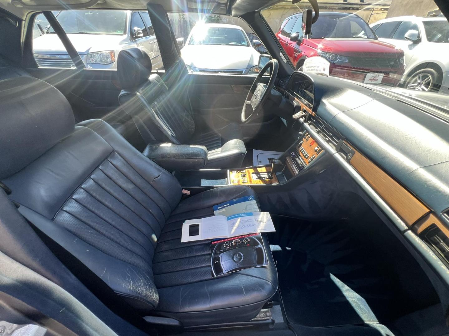 1988 GRAY /Black Leather Mercedes-Benz 300 SEL sedan (WDBCA25D8JA) with an 3.0L L6 SOHC 12V engine, 4-Speed Automatic transmission, located at 1018 Brunswick Ave, Trenton, NJ, 08638, (609) 989-0900, 40.240086, -74.748085 - Photo#10