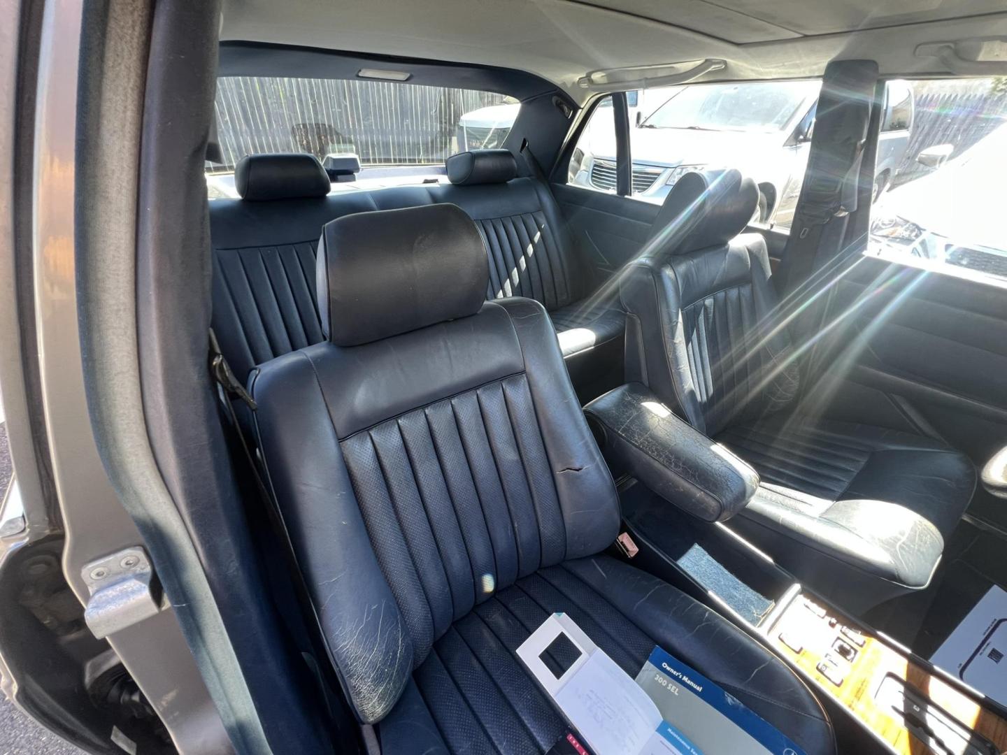 1988 GRAY /Black Leather Mercedes-Benz 300 SEL sedan (WDBCA25D8JA) with an 3.0L L6 SOHC 12V engine, 4-Speed Automatic transmission, located at 1018 Brunswick Ave, Trenton, NJ, 08638, (609) 989-0900, 40.240086, -74.748085 - Photo#11