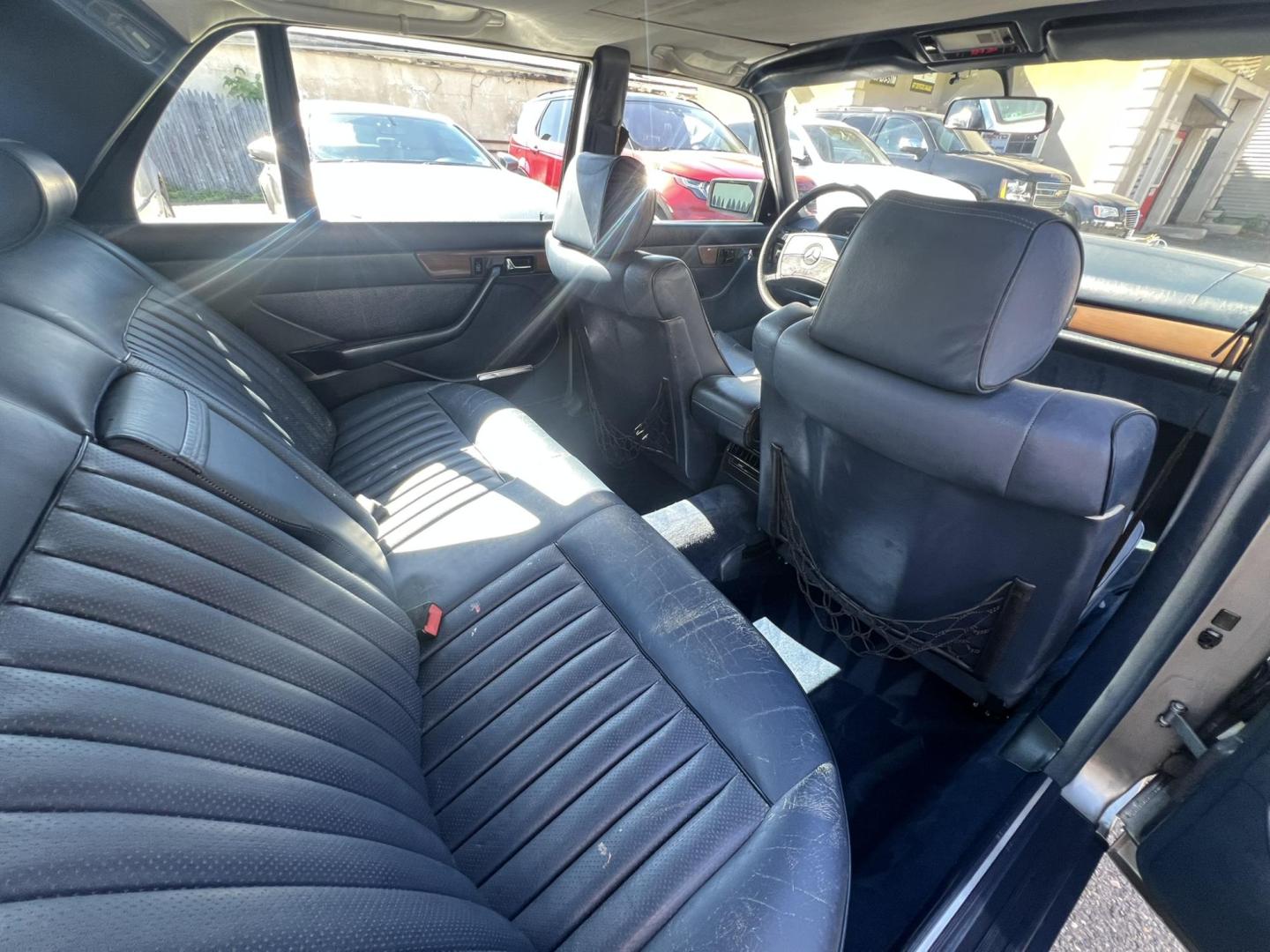 1988 GRAY /Black Leather Mercedes-Benz 300 SEL sedan (WDBCA25D8JA) with an 3.0L L6 SOHC 12V engine, 4-Speed Automatic transmission, located at 1018 Brunswick Ave, Trenton, NJ, 08638, (609) 989-0900, 40.240086, -74.748085 - Photo#13