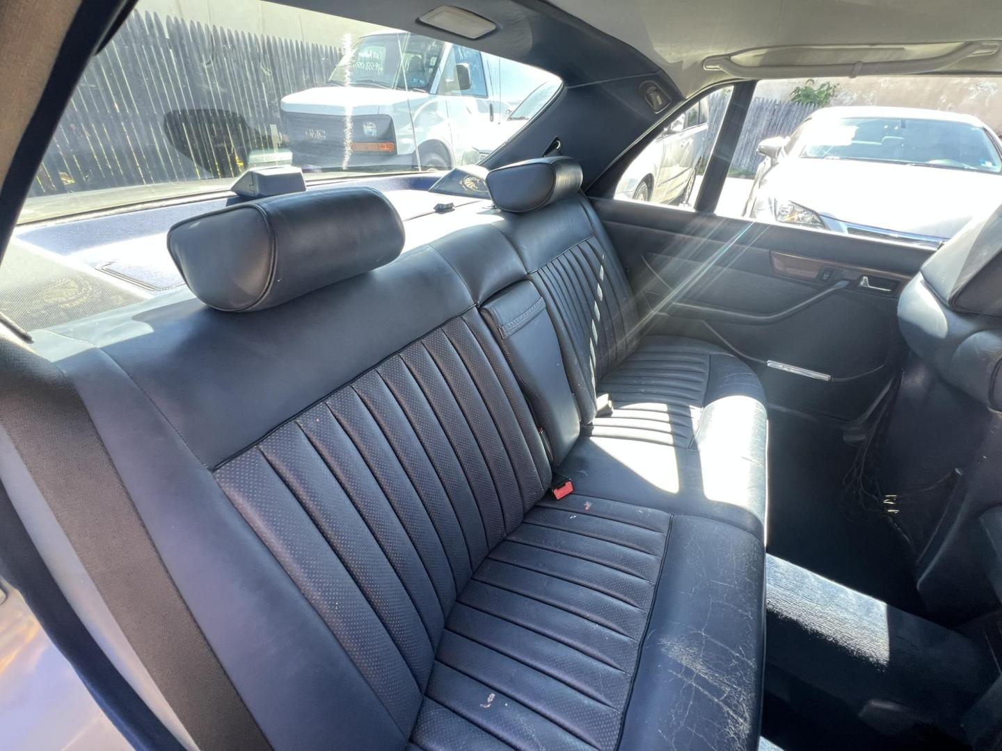 1988 GRAY /Black Leather Mercedes-Benz 300 SEL sedan (WDBCA25D8JA) with an 3.0L L6 SOHC 12V engine, 4-Speed Automatic transmission, located at 1018 Brunswick Ave, Trenton, NJ, 08638, (609) 989-0900, 40.240086, -74.748085 - Photo#14