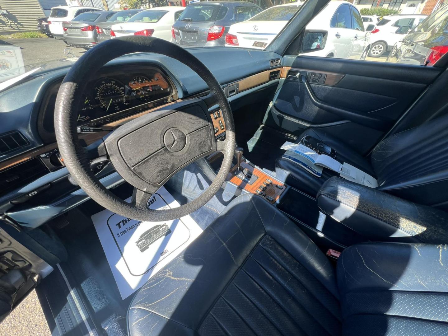 1988 GRAY /Black Leather Mercedes-Benz 300 SEL sedan (WDBCA25D8JA) with an 3.0L L6 SOHC 12V engine, 4-Speed Automatic transmission, located at 1018 Brunswick Ave, Trenton, NJ, 08638, (609) 989-0900, 40.240086, -74.748085 - Photo#16