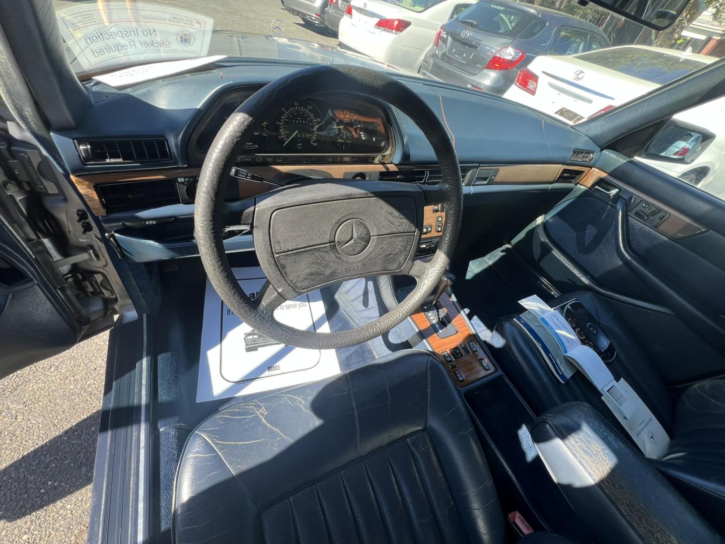 1988 GRAY /Black Leather Mercedes-Benz 300 SEL sedan (WDBCA25D8JA) with an 3.0L L6 SOHC 12V engine, 4-Speed Automatic transmission, located at 1018 Brunswick Ave, Trenton, NJ, 08638, (609) 989-0900, 40.240086, -74.748085 - Photo#17