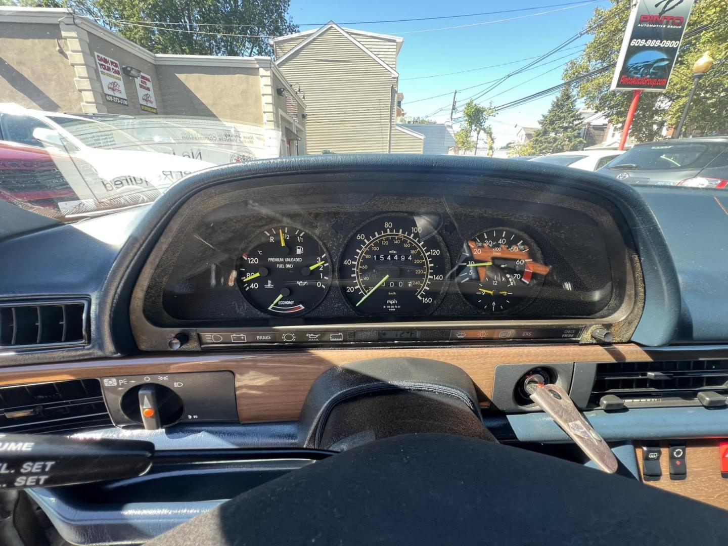 1988 GRAY /Black Leather Mercedes-Benz 300 SEL sedan (WDBCA25D8JA) with an 3.0L L6 SOHC 12V engine, 4-Speed Automatic transmission, located at 1018 Brunswick Ave, Trenton, NJ, 08638, (609) 989-0900, 40.240086, -74.748085 - Photo#18