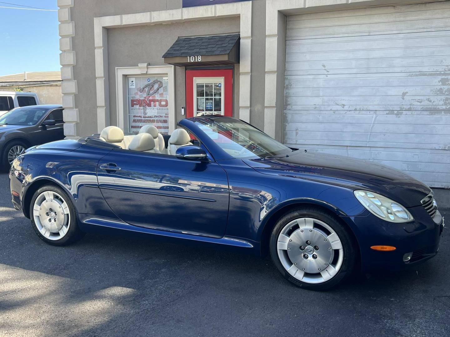 2002 Lexus SC 430 Convertible (JTHFN48Y520) with an 4.3L V8 DOHC 32V engine, 5-Speed Automatic Overdrive transmission, located at 1018 Brunswick Ave, Trenton, NJ, 08638, (609) 989-0900, 40.240086, -74.748085 - Photo#5