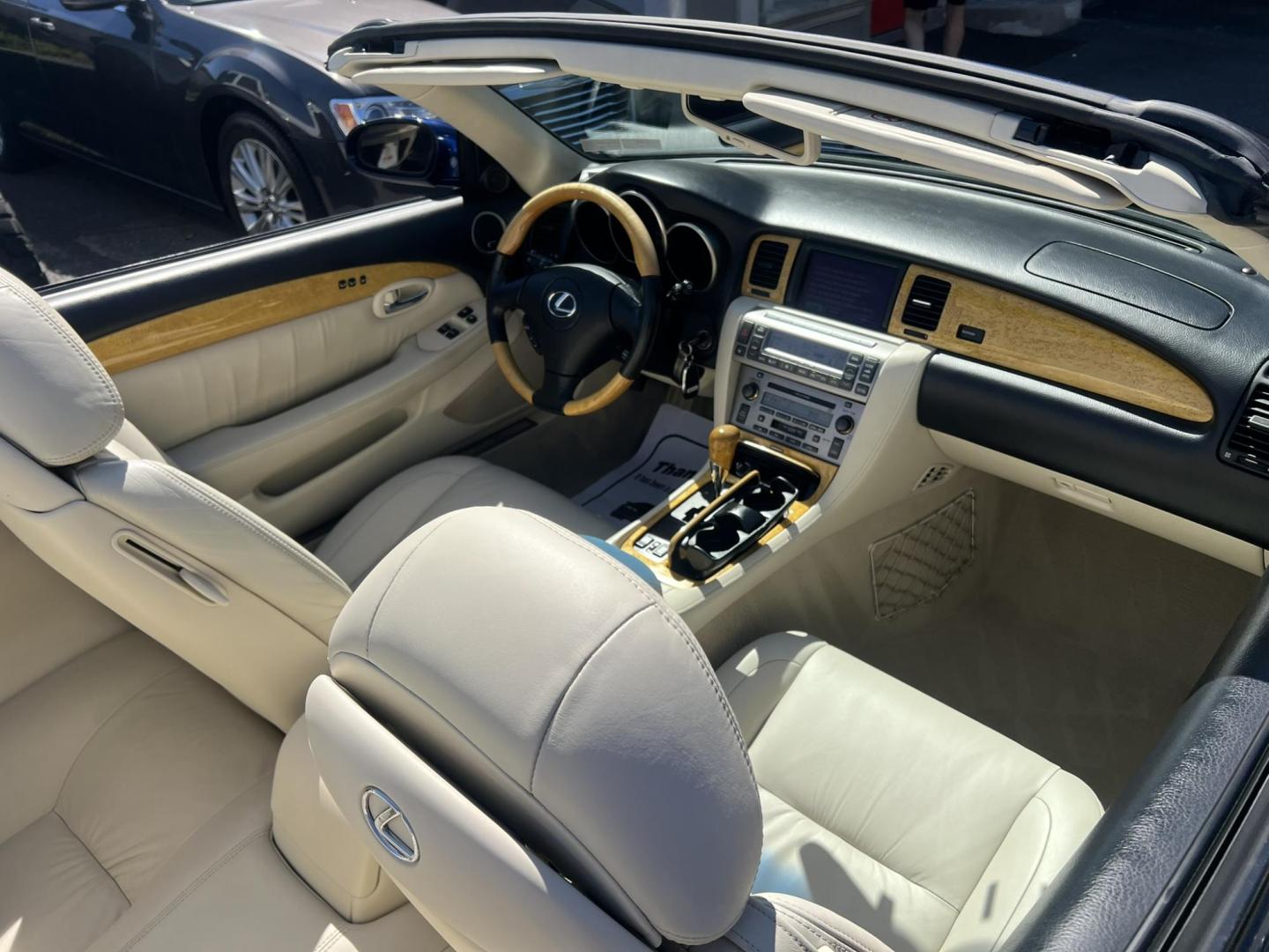 2002 Lexus SC 430 Convertible (JTHFN48Y520) with an 4.3L V8 DOHC 32V engine, 5-Speed Automatic Overdrive transmission, located at 1018 Brunswick Ave, Trenton, NJ, 08638, (609) 989-0900, 40.240086, -74.748085 - Photo#16