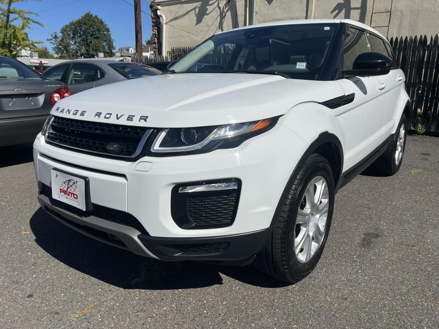 2017 White Land Rover Range Rover Evoque SE (SALVP2BG1HH) with an 2.0L L4 DOHC 24V TURBO engine, 9A transmission, located at 1018 Brunswick Ave, Trenton, NJ, 08638, (609) 989-0900, 40.240086, -74.748085 - Photo#5