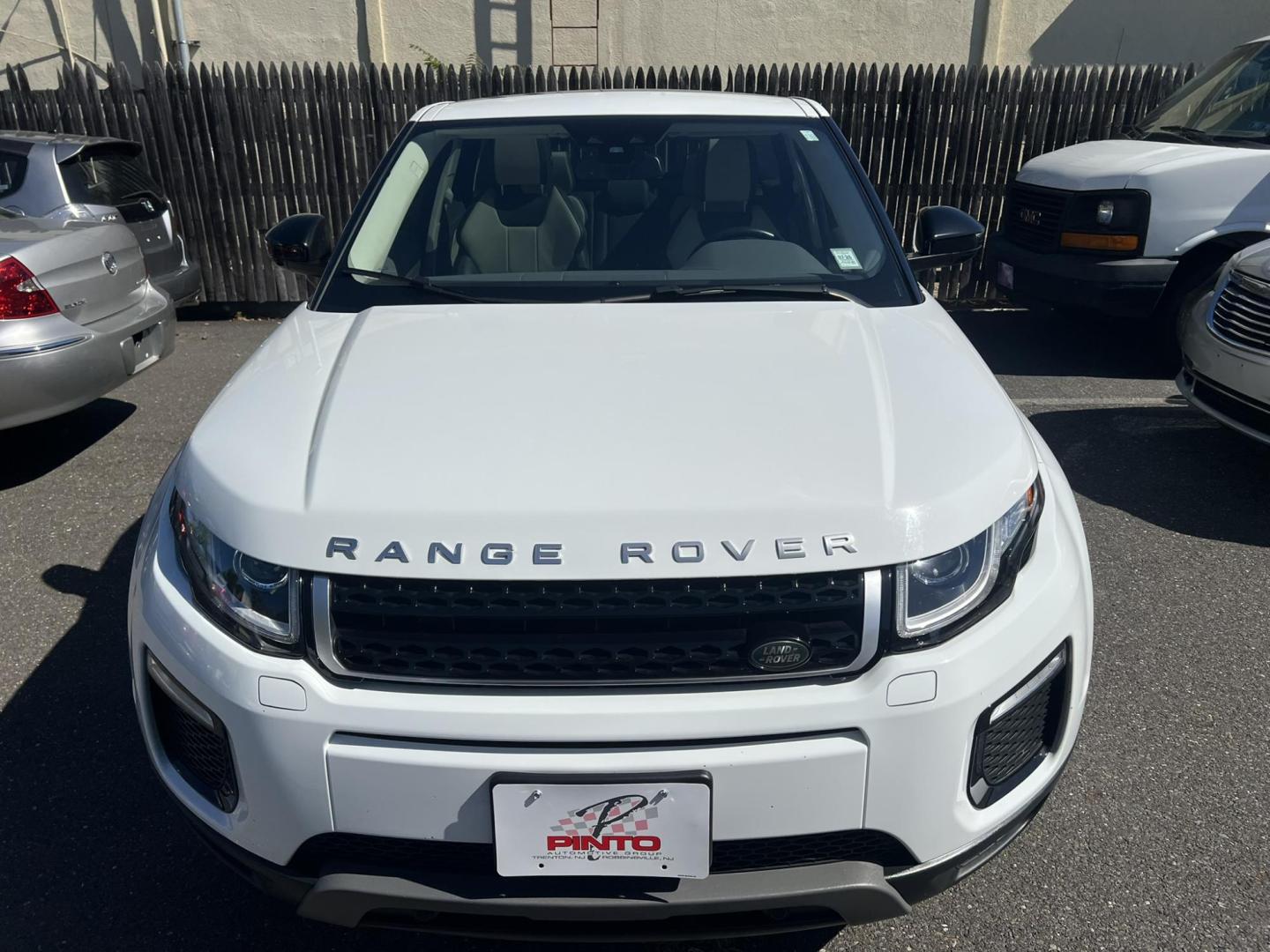 2017 White /Gray Land Rover Range Rover Evoque SE (SALVP2BG1HH) with an 2.0L L4 DOHC 24V TURBO engine, 9A transmission, located at 1018 Brunswick Ave, Trenton, NJ, 08638, (609) 989-0900, 40.240086, -74.748085 - Photo#6