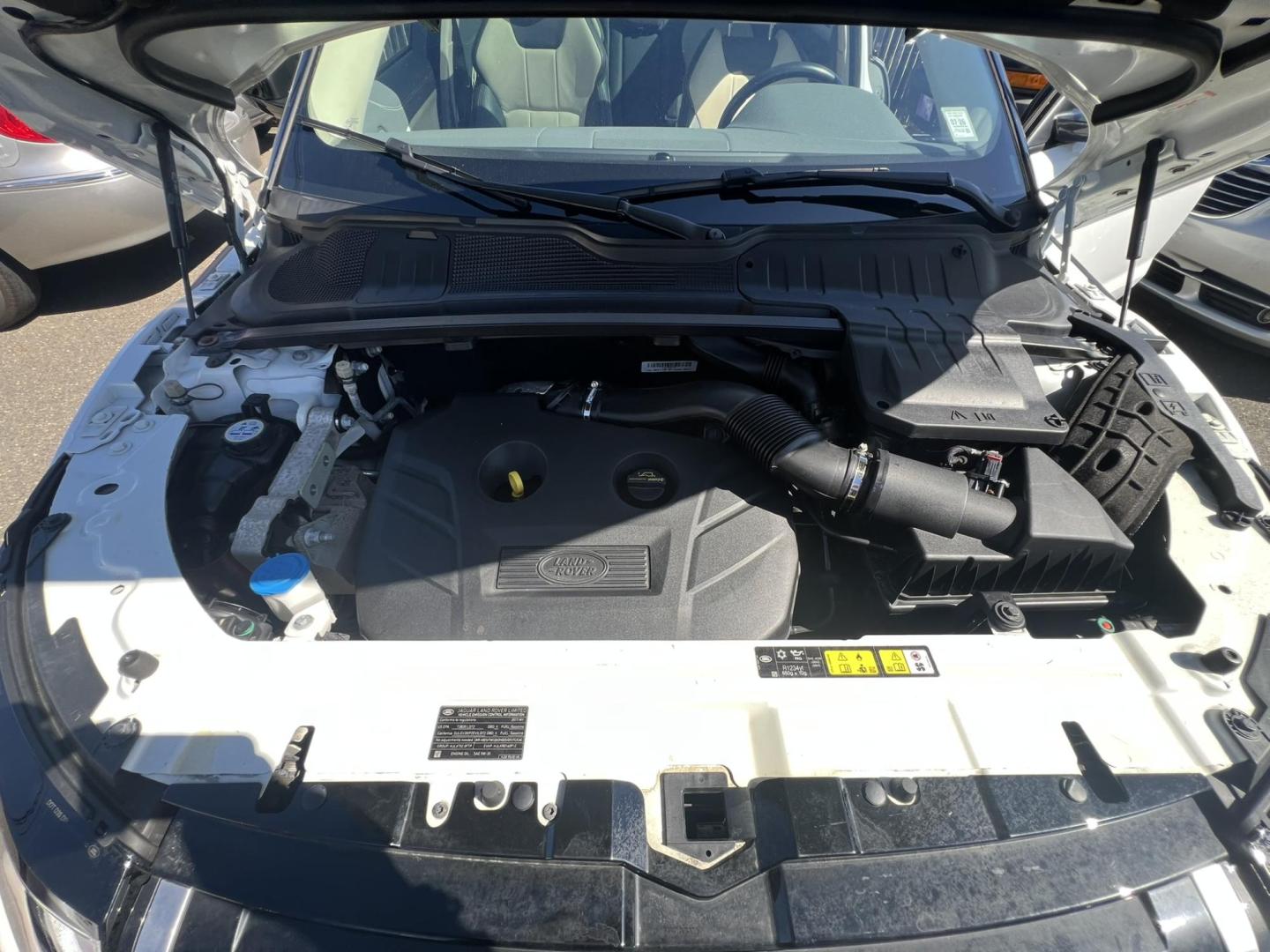 2017 White Land Rover Range Rover Evoque SE (SALVP2BG1HH) with an 2.0L L4 DOHC 24V TURBO engine, 9A transmission, located at 1018 Brunswick Ave, Trenton, NJ, 08638, (609) 989-0900, 40.240086, -74.748085 - Photo#7