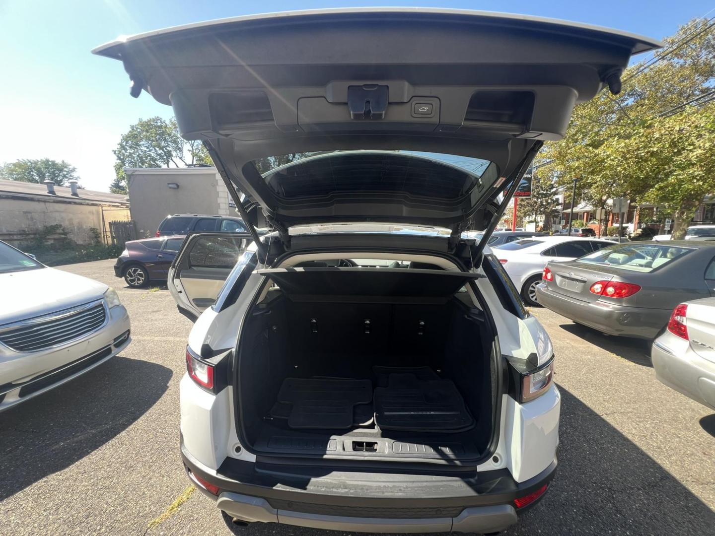 2017 White Land Rover Range Rover Evoque SE (SALVP2BG1HH) with an 2.0L L4 DOHC 24V TURBO engine, 9A transmission, located at 1018 Brunswick Ave, Trenton, NJ, 08638, (609) 989-0900, 40.240086, -74.748085 - Photo#16
