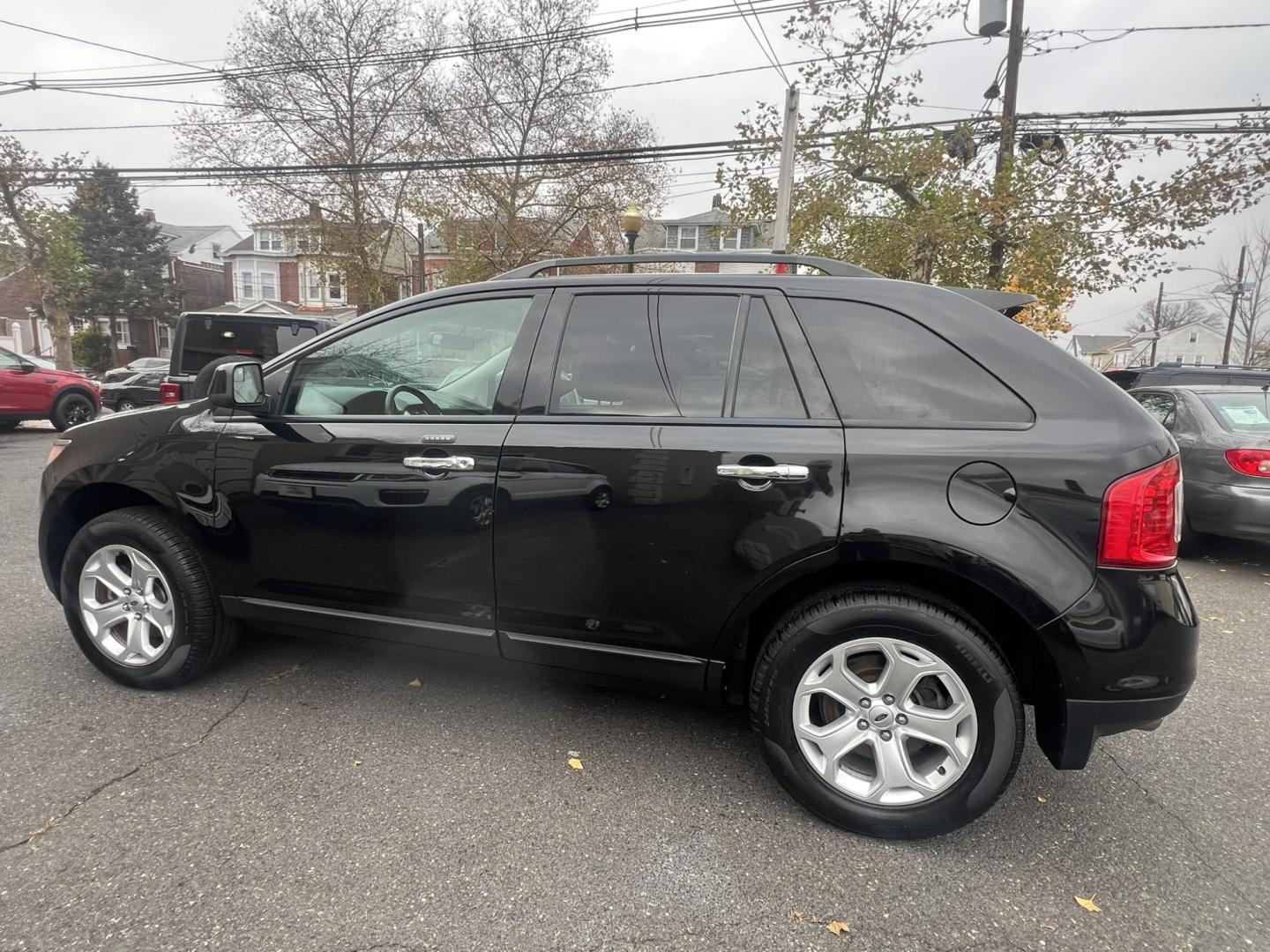 2011 BLACK /Gray Ford Edge SEL FWD (2FMDK3JC0BB) with an 3.5L V6 DOHC 24V engine, 6-Speed Automatic transmission, located at 1018 Brunswick Ave, Trenton, NJ, 08638, (609) 989-0900, 40.240086, -74.748085 - Looking for a clean and well kept SUV? This is it right here, all serviced up and ready to go! Please call Anthony to set up an appt. 609-273-5100 - Photo#8