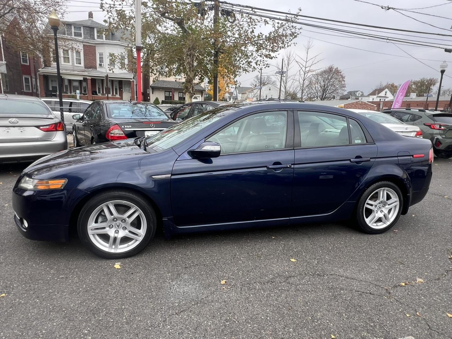 2008 Acura TL 5-Speed AT (19UUA66278A) with an 3.2L V6 SOHC 24V engine, 5-Speed Automatic Overdrive transmission, located at 1018 Brunswick Ave, Trenton, NJ, 08638, (609) 989-0900, 40.240086, -74.748085 - Photo#3