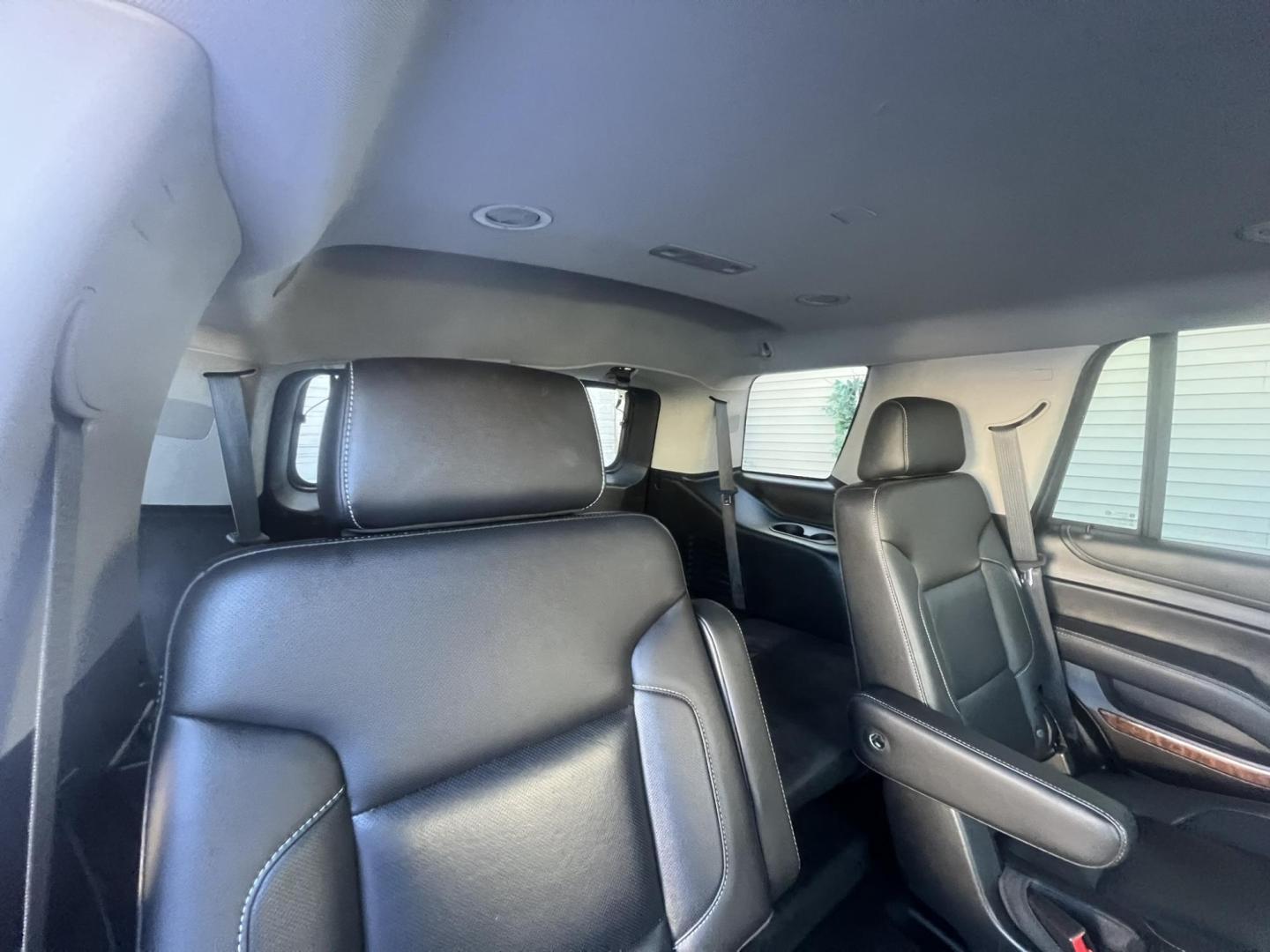 2020 GRAY Chevrolet Tahoe Premier 4WD (1GNSKCKJ8LR) with an 6.2L V8 OHV 16V engine, 6A transmission, located at 1018 Brunswick Ave, Trenton, NJ, 08638, (609) 989-0900, 40.240086, -74.748085 - Photo#3