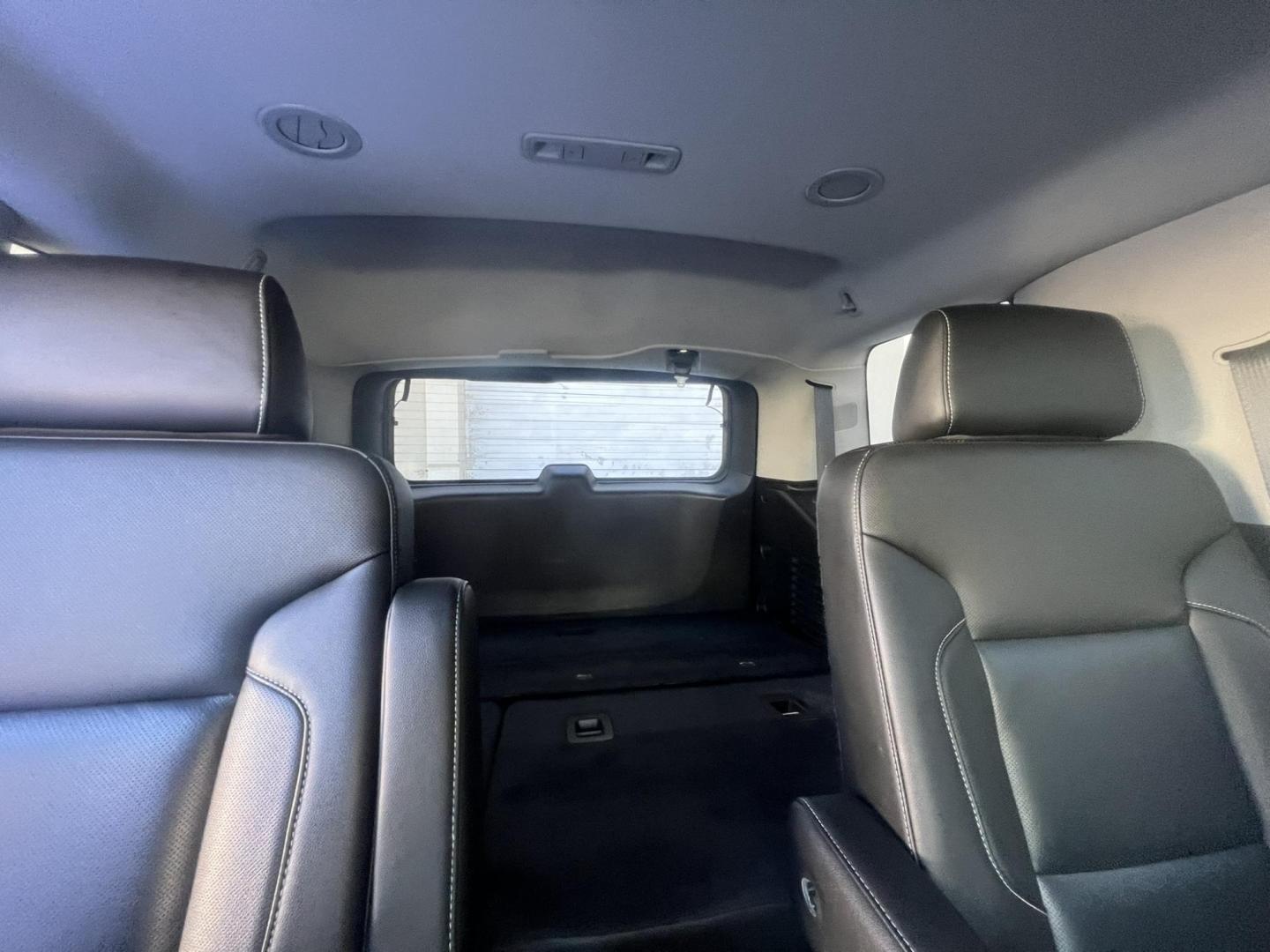 2020 GRAY Chevrolet Tahoe Premier 4WD (1GNSKCKJ8LR) with an 6.2L V8 OHV 16V engine, 6A transmission, located at 1018 Brunswick Ave, Trenton, NJ, 08638, (609) 989-0900, 40.240086, -74.748085 - Photo#4