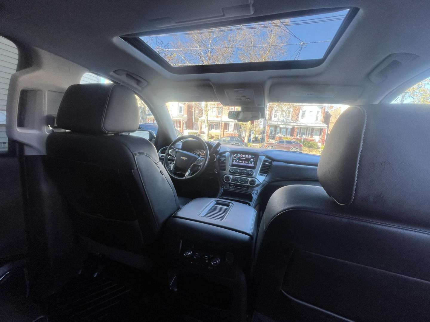 2020 GRAY Chevrolet Tahoe Premier 4WD (1GNSKCKJ8LR) with an 6.2L V8 OHV 16V engine, 6A transmission, located at 1018 Brunswick Ave, Trenton, NJ, 08638, (609) 989-0900, 40.240086, -74.748085 - Photo#5
