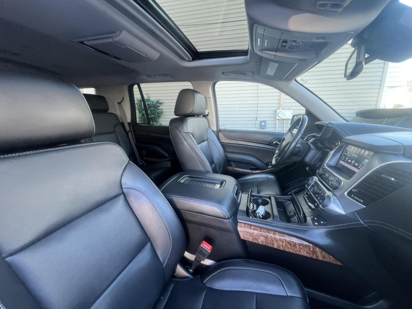 2020 GRAY Chevrolet Tahoe Premier 4WD (1GNSKCKJ8LR) with an 6.2L V8 OHV 16V engine, 6A transmission, located at 1018 Brunswick Ave, Trenton, NJ, 08638, (609) 989-0900, 40.240086, -74.748085 - Photo#6