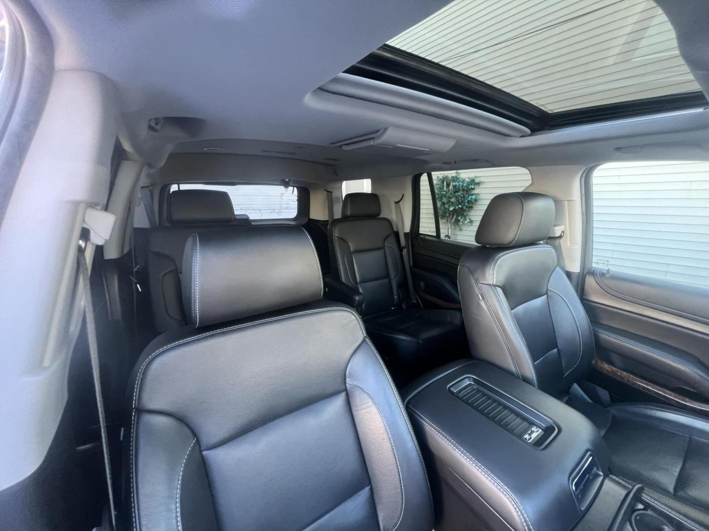 2020 GRAY Chevrolet Tahoe Premier 4WD (1GNSKCKJ8LR) with an 6.2L V8 OHV 16V engine, 6A transmission, located at 1018 Brunswick Ave, Trenton, NJ, 08638, (609) 989-0900, 40.240086, -74.748085 - Photo#7
