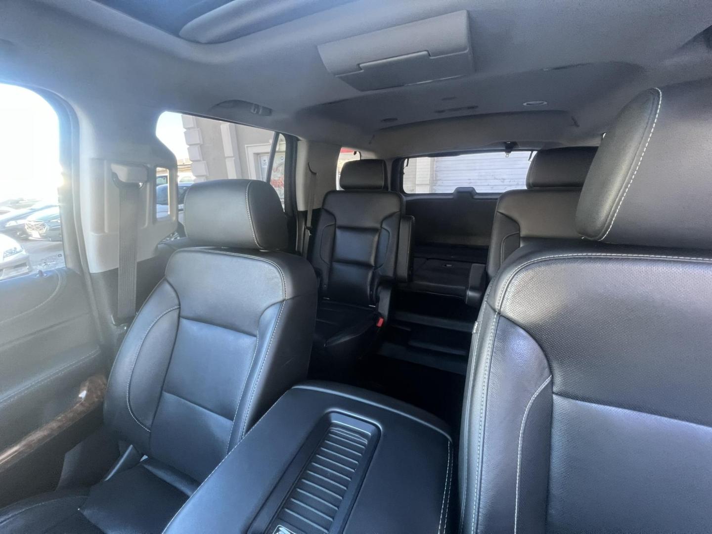 2020 GRAY Chevrolet Tahoe Premier 4WD (1GNSKCKJ8LR) with an 6.2L V8 OHV 16V engine, 6A transmission, located at 1018 Brunswick Ave, Trenton, NJ, 08638, (609) 989-0900, 40.240086, -74.748085 - Photo#12