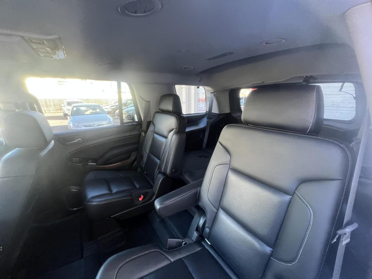 2020 GRAY Chevrolet Tahoe Premier 4WD (1GNSKCKJ8LR) with an 6.2L V8 OHV 16V engine, 6A transmission, located at 1018 Brunswick Ave, Trenton, NJ, 08638, (609) 989-0900, 40.240086, -74.748085 - Photo#15