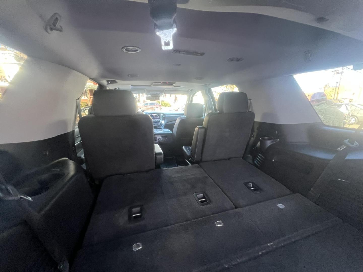 2020 GRAY Chevrolet Tahoe Premier 4WD (1GNSKCKJ8LR) with an 6.2L V8 OHV 16V engine, 6A transmission, located at 1018 Brunswick Ave, Trenton, NJ, 08638, (609) 989-0900, 40.240086, -74.748085 - Photo#18