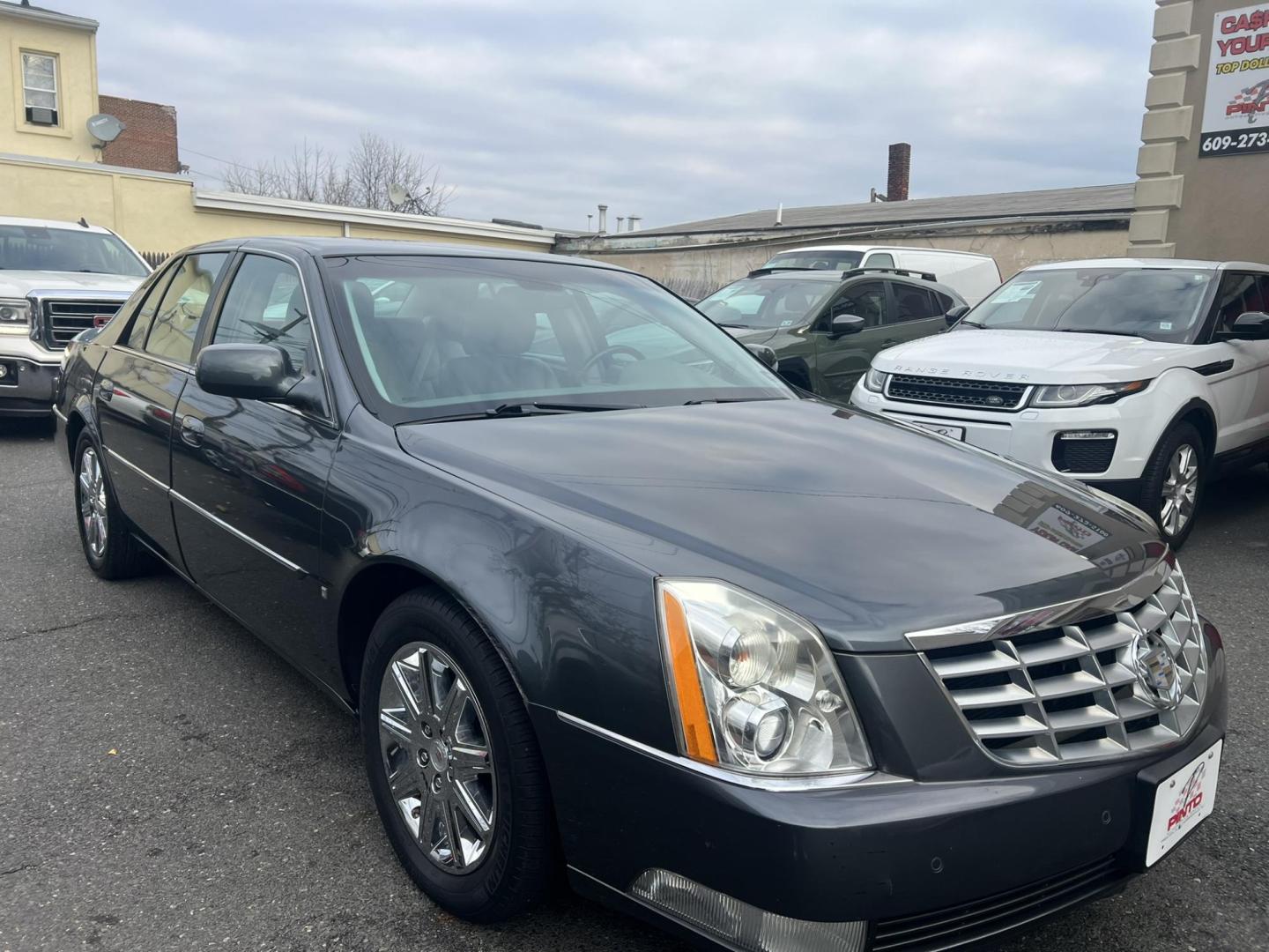 2009 Cadillac DTS's photo