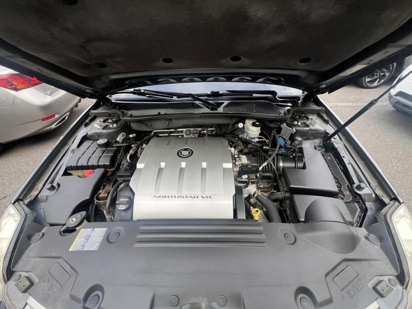 2009 GRAY /Gray Leather Cadillac DTS Luxury I (1G6KD57Y49U) with an 4.6L V8 DOHC 32V engine, 4-Speed Automatic Overdrive transmission, located at 1018 Brunswick Ave, Trenton, NJ, 08638, (609) 989-0900, 40.240086, -74.748085 - Photo#6