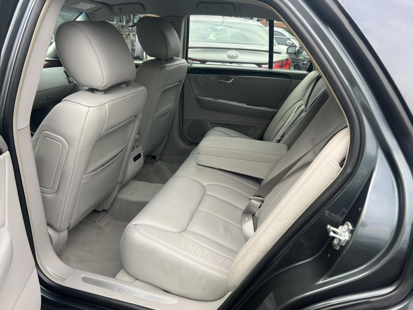 2009 GRAY /Gray Leather Cadillac DTS Luxury I (1G6KD57Y49U) with an 4.6L V8 DOHC 32V engine, 4-Speed Automatic Overdrive transmission, located at 1018 Brunswick Ave, Trenton, NJ, 08638, (609) 989-0900, 40.240086, -74.748085 - Photo#7