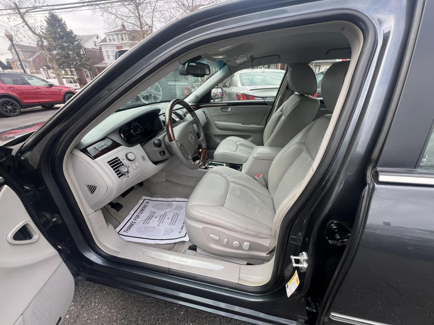 2009 GRAY /Gray Leather Cadillac DTS Luxury I (1G6KD57Y49U) with an 4.6L V8 DOHC 32V engine, 4-Speed Automatic Overdrive transmission, located at 1018 Brunswick Ave, Trenton, NJ, 08638, (609) 989-0900, 40.240086, -74.748085 - Photo#12