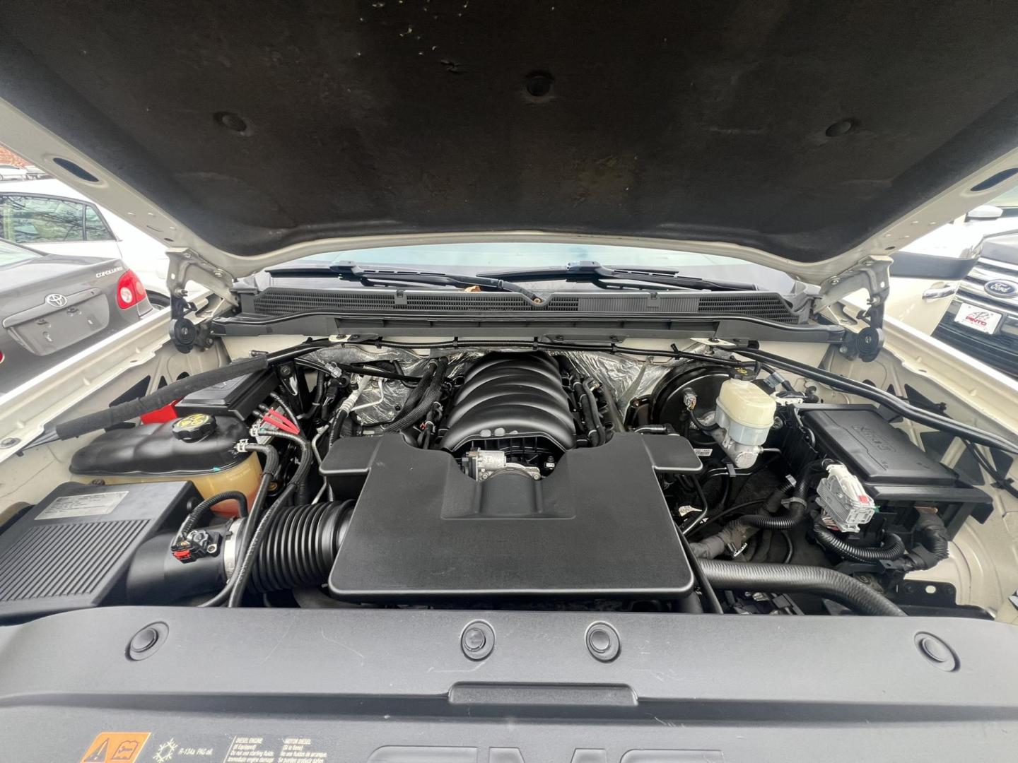 2015 White /Tan Leather GMC Sierra 1500 SLT Crew Cab Long Box 4WD (3GTU2VEC8FG) with an 5.3L V8 OHV 16V engine, 6-Speed Automatic transmission, located at 1018 Brunswick Ave, Trenton, NJ, 08638, (609) 989-0900, 40.240086, -74.748085 - This Truck is in almost new condition and all serviced up! A super clean one owner GMC Sierra in a really great color combo! A must see to appreciate. Please call Anthony to set up an appt. and test drive 609-273-5100 - Photo#7