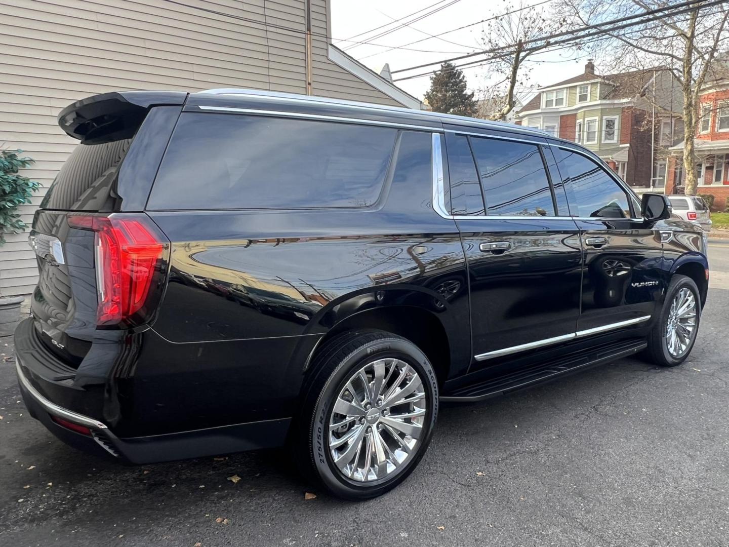 2021 BLACK /Black Leather GMC Yukon XL SLT 4WD (1GKS2GKD3MR) with an 5.3L V8 OHV 16V engine, 6A transmission, located at 1018 Brunswick Ave, Trenton, NJ, 08638, (609) 989-0900, 40.240086, -74.748085 - This GMC is like new in every way, corporate owned and always serviced up with no expense spared to keep it new! This vehicle is loaded with every option possible and ready to go anywhere in the US! This Black Beauty is not gonna last long at all, so call Anthony ASAP to set up an appt. 609-273-5100 - Photo#5