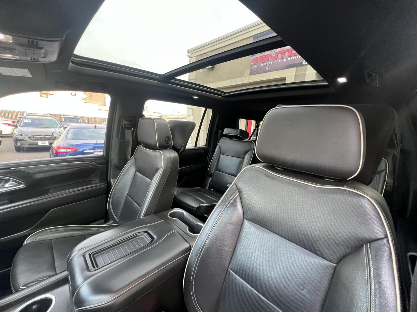2021 BLACK GMC Yukon XL SLT 4WD (1GKS2GKD3MR) with an 5.3L V8 OHV 16V engine, 6A transmission, located at 1018 Brunswick Ave, Trenton, NJ, 08638, (609) 989-0900, 40.240086, -74.748085 - Photo#15