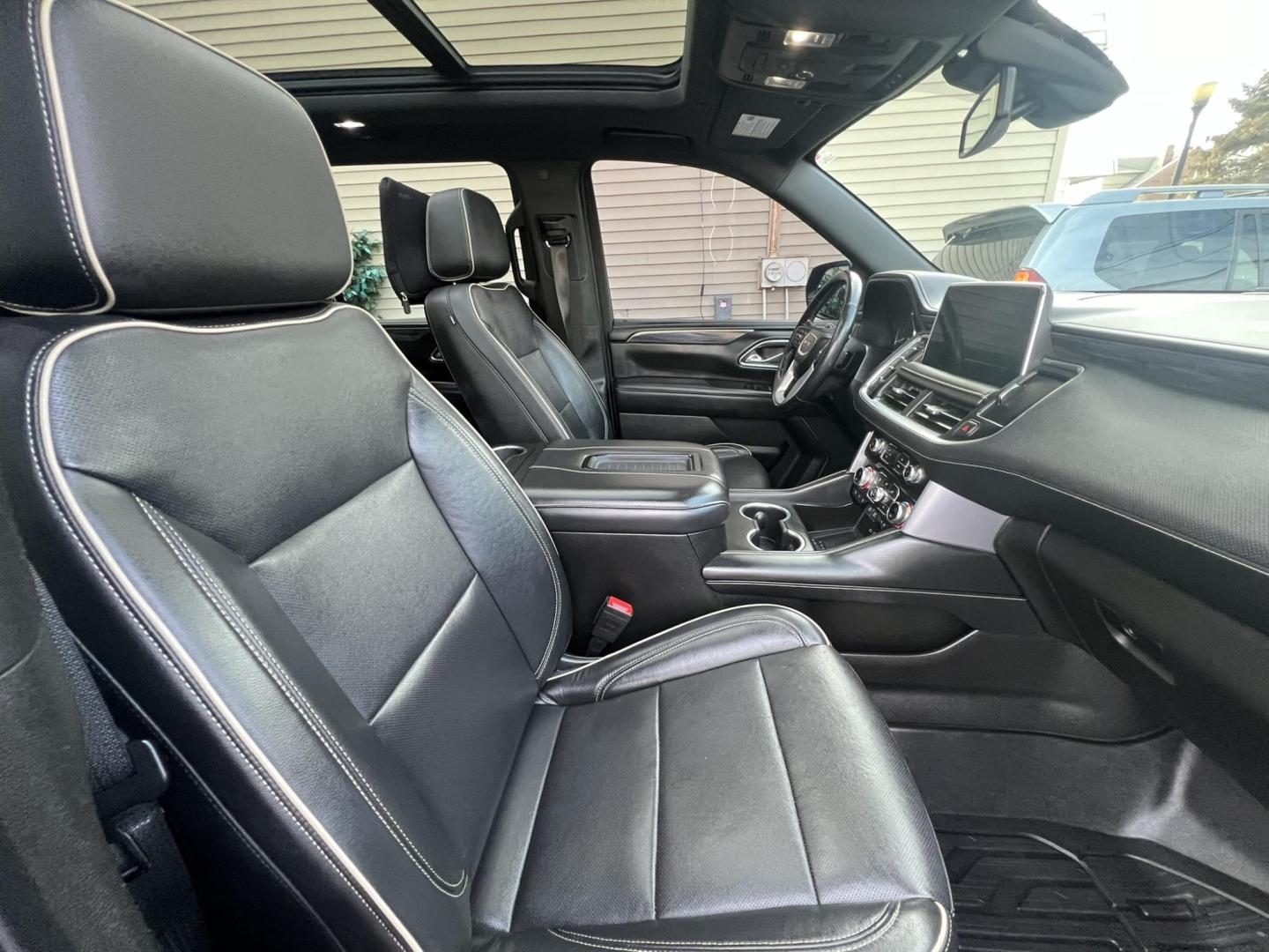 2021 BLACK GMC Yukon XL SLT 4WD (1GKS2GKD3MR) with an 5.3L V8 OHV 16V engine, 6A transmission, located at 1018 Brunswick Ave, Trenton, NJ, 08638, (609) 989-0900, 40.240086, -74.748085 - Photo#19