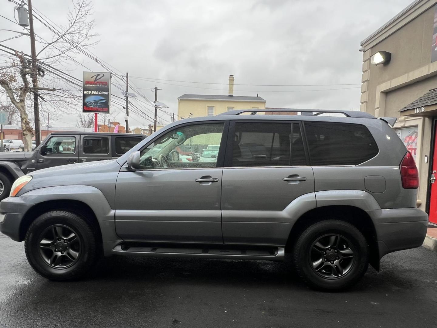2007 Lexus GX 470 Sport Utility (JTJBT20X970) with an 4.7L V8 DOHC 32V engine, 5-Speed Automatic Overdrive transmission, located at 1018 Brunswick Ave, Trenton, NJ, 08638, (609) 989-0900, 40.240086, -74.748085 - Here is one clean super reliable vehicle! Serviced up and ready to go for the next 10 years for sure! Please call Anthony to set up an appt. to see and test drive ASAP! 6092735100 - Photo#5