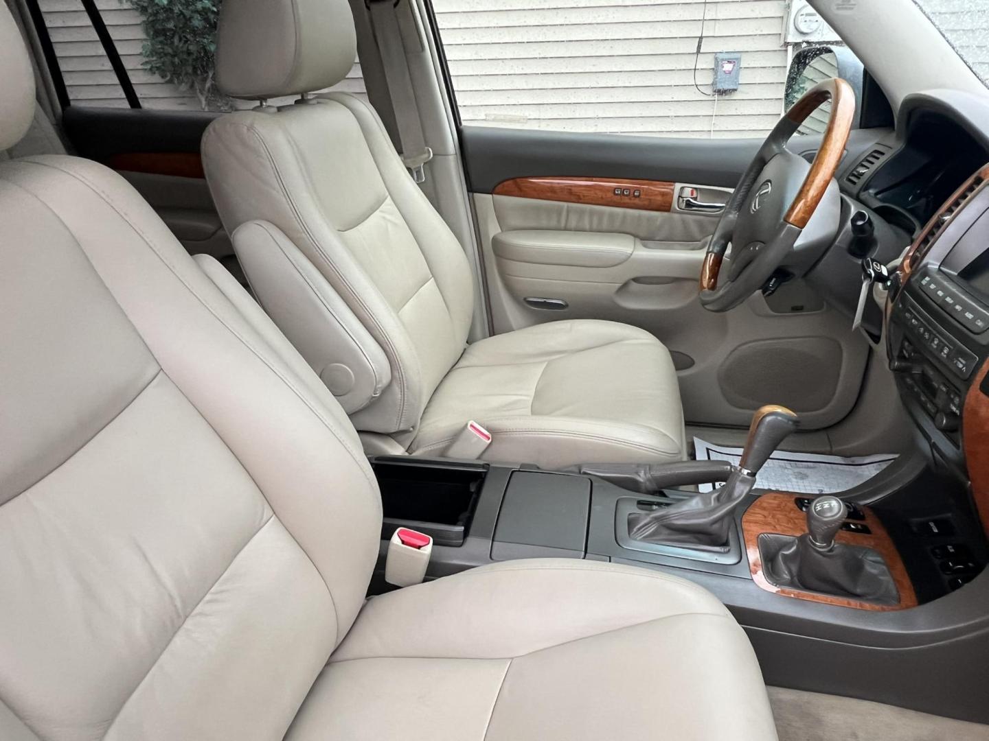 2007 Lexus GX 470 Sport Utility (JTJBT20X970) with an 4.7L V8 DOHC 32V engine, 5-Speed Automatic Overdrive transmission, located at 1018 Brunswick Ave, Trenton, NJ, 08638, (609) 989-0900, 40.240086, -74.748085 - Here is one clean super reliable vehicle! Serviced up and ready to go for the next 10 years for sure! Please call Anthony to set up an appt. to see and test drive ASAP! 6092735100 - Photo#24