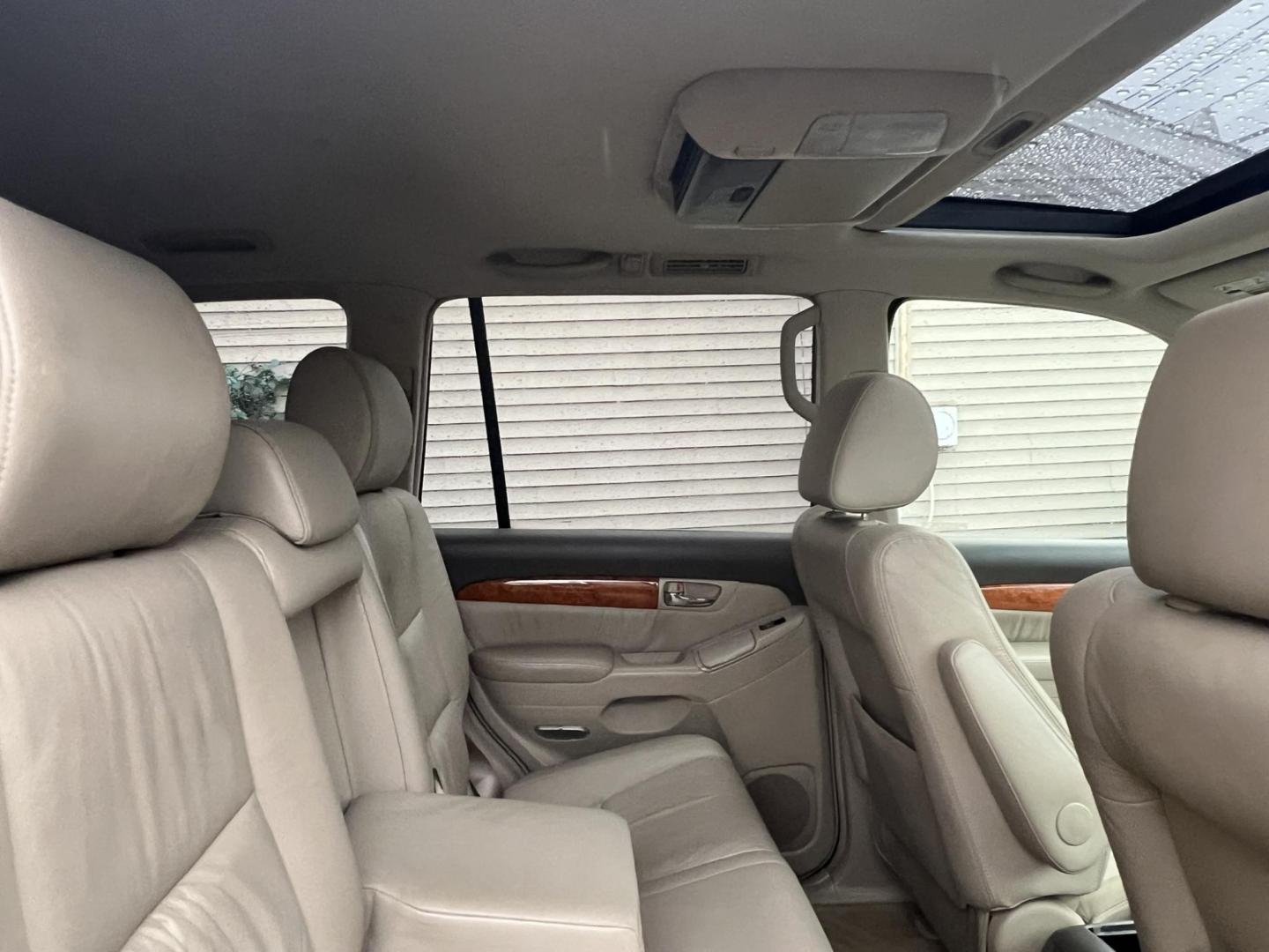 2007 Lexus GX 470 Sport Utility (JTJBT20X970) with an 4.7L V8 DOHC 32V engine, 5-Speed Automatic Overdrive transmission, located at 1018 Brunswick Ave, Trenton, NJ, 08638, (609) 989-0900, 40.240086, -74.748085 - Here is one clean super reliable vehicle! Serviced up and ready to go for the next 10 years for sure! Please call Anthony to set up an appt. to see and test drive ASAP! 6092735100 - Photo#27