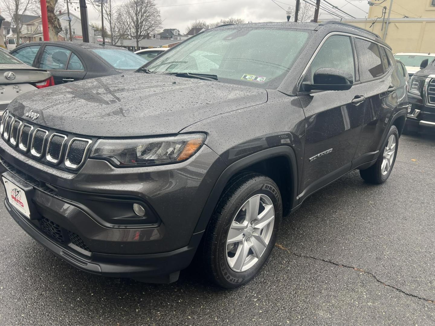 2022 BLACK Jeep Compass Latitude 4WD (3C4NJDBB1NT) with an 2.4L L4 DOHC 16V engine, located at 1018 Brunswick Ave, Trenton, NJ, 08638, (609) 989-0900, 40.240086, -74.748085 - Photo#2