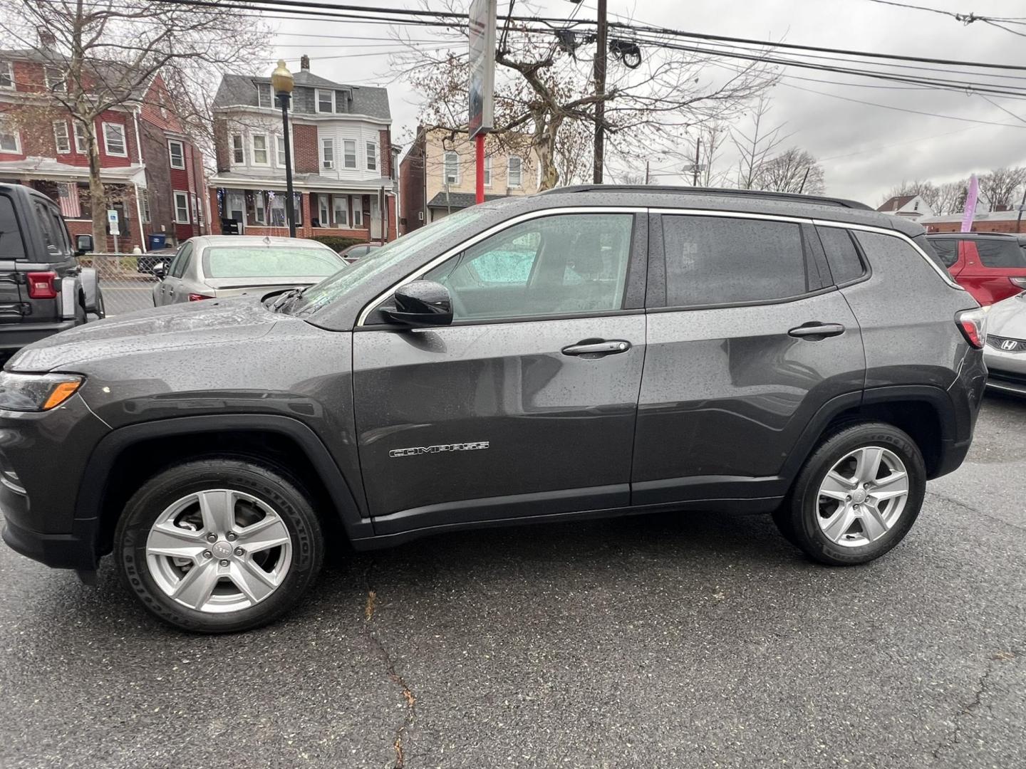 2022 BLACK Jeep Compass Latitude 4WD (3C4NJDBB1NT) with an 2.4L L4 DOHC 16V engine, located at 1018 Brunswick Ave, Trenton, NJ, 08638, (609) 989-0900, 40.240086, -74.748085 - Photo#3